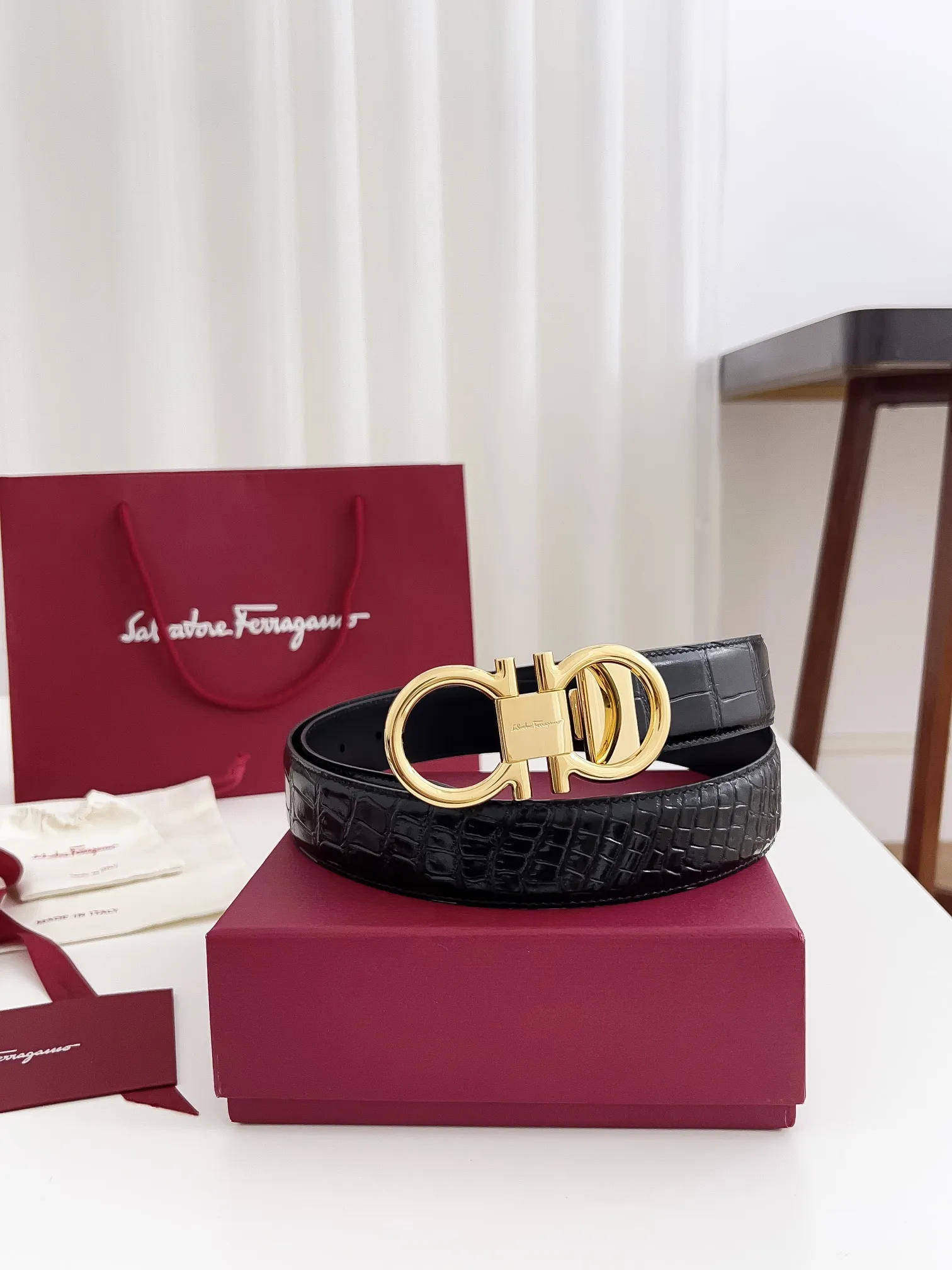 💰440💰Full package💰 💍Purchasing agent Ferragamo⚡️🌹Width 3.5cm, imported first-layer calfskin, double-sided cowhide material, soft and Q-elastic. Dürkopp's diagonal stitching is exquisite and durable. Good quality goods. Button head: pure copper buckle (gold, gun color, silver) Size: 100-125cm Packaging: full set of packaging