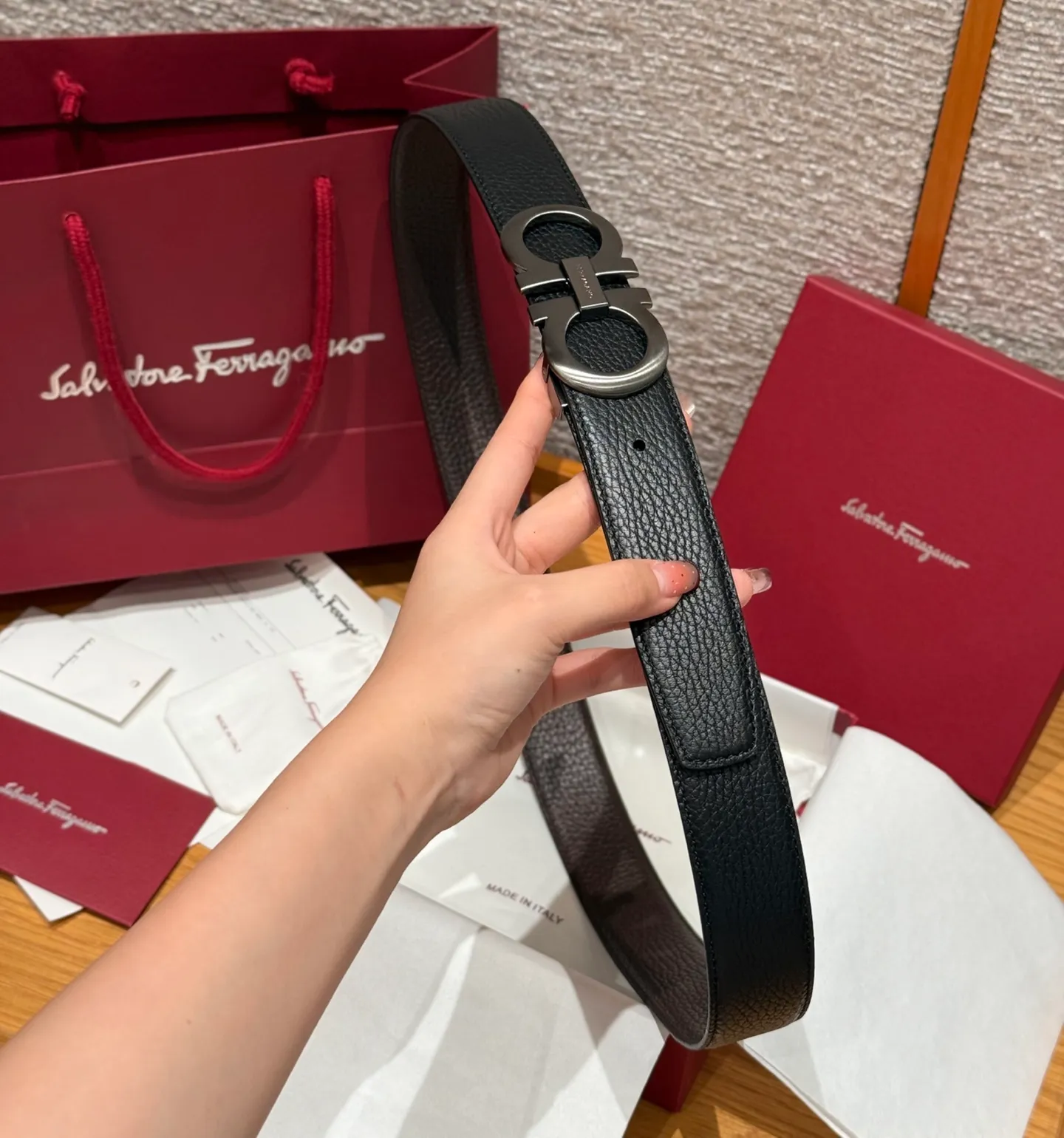 💰440💰Complete package💰 💍Purchase-grade Ferragamo⚡️🌹Double-sided Italian imported original black matching☕️New high-quality palladium-plated buckle Width 35mm Double-sided usable The belt is adjustable and can be cut as needed to achieve a slimming effect