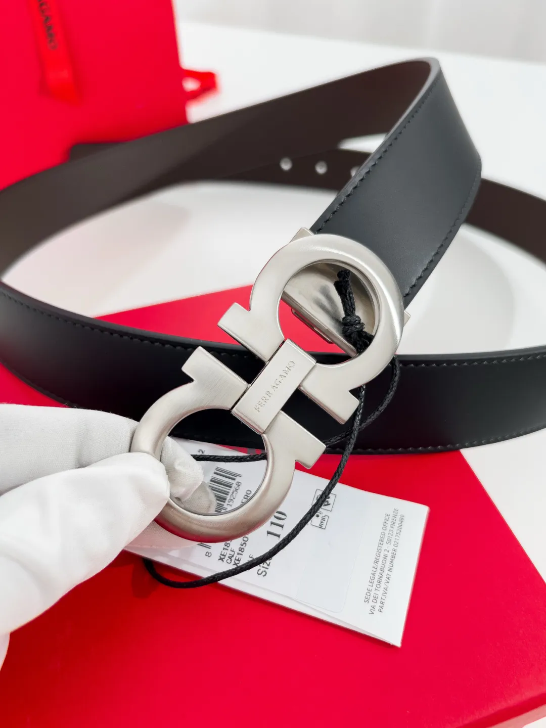 💰440💰Full package💰 💍Purchase-grade Ferragamo⚡️🌹Width 3.5cm, imported first-layer calfskin, double-sided cowhide material⚡️🌹The leather is soft and Q-elastic. Dürkopp's diagonal stitching is exquisite and durable. Good quality goods. Button head: pure copper button (gold, gun color, silver)