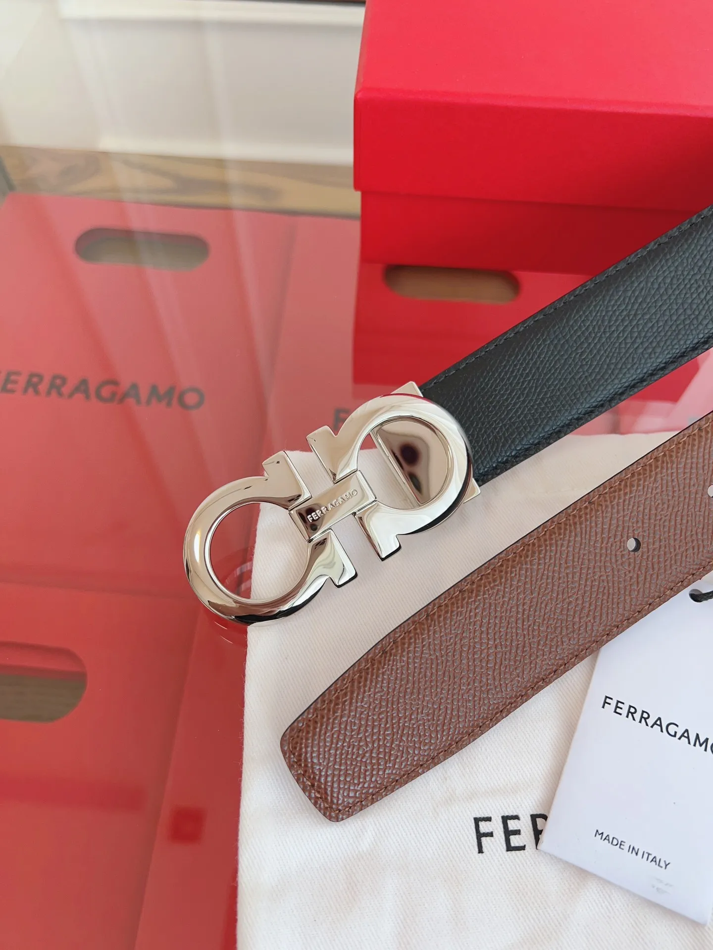 💰440💰Full set of packaging💰 💍Purchase grade Ferragamo 3.5cm original leather. Precision brass hardware upgraded version nfc chip, genuine factory IP plating! Original match
