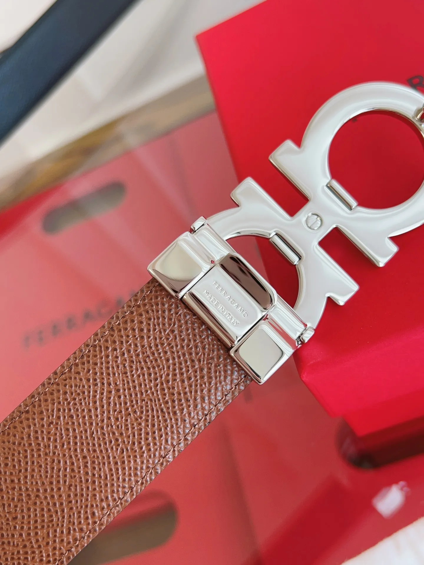 💰440💰Full set of packaging💰 💍Purchase grade Ferragamo 3.5cm original leather. Precision brass hardware upgraded version nfc chip, genuine factory IP plating! Original match