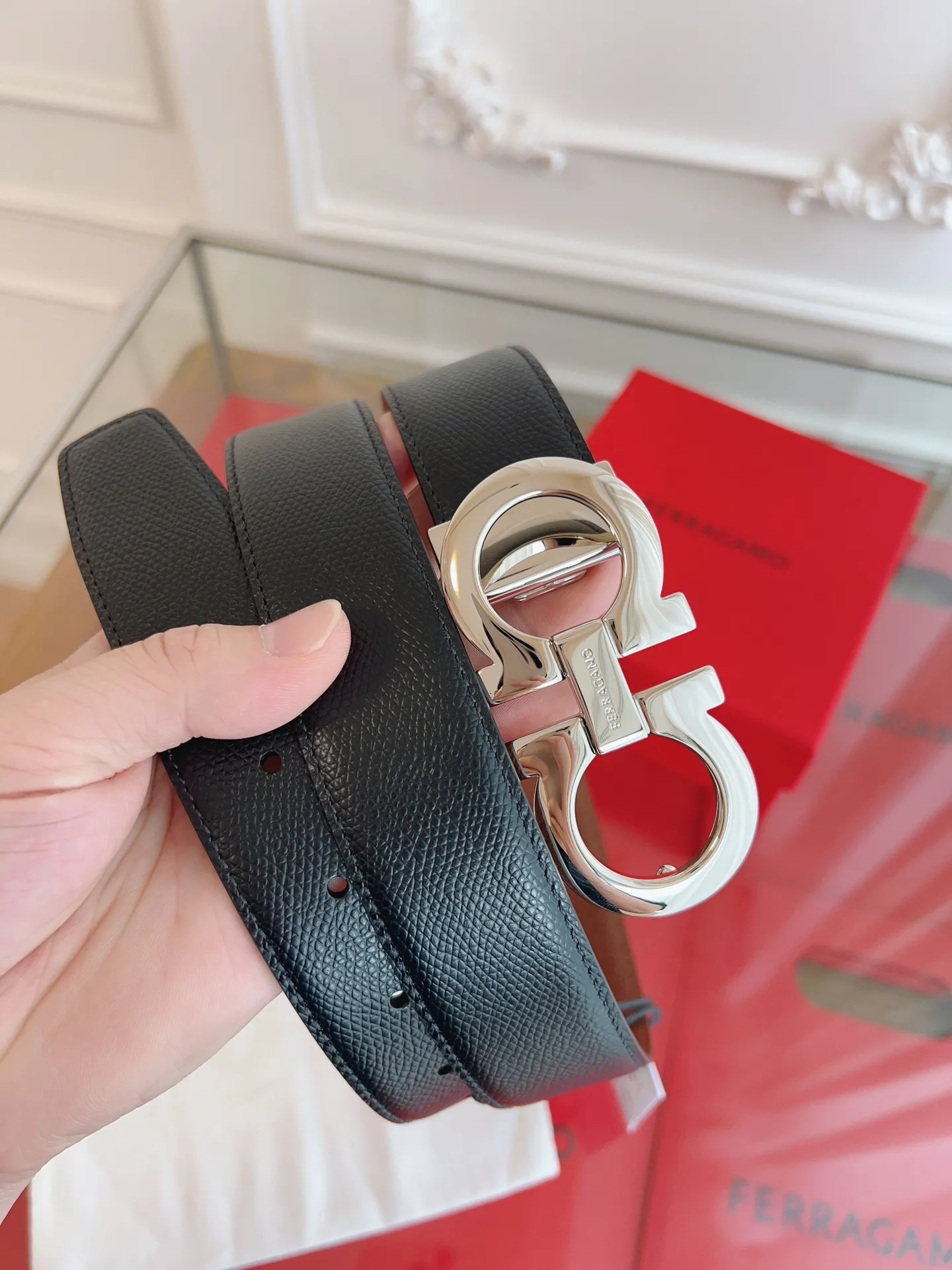💰440💰Full set of packaging💰 💍Purchase grade Ferragamo 3.5cm original leather. Precision brass hardware upgraded version nfc chip, genuine factory IP plating! Original match
