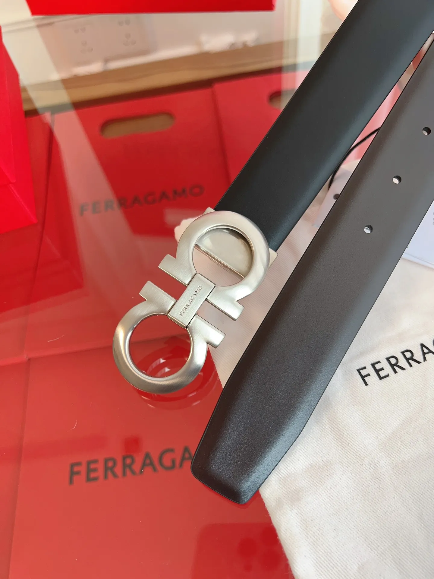 💰440💰Full set of packaging💰 💍Purchase grade Ferragamo 3.5cm original leather. Precision brass hardware upgraded version nfc chip, genuine factory IP plating! Original match