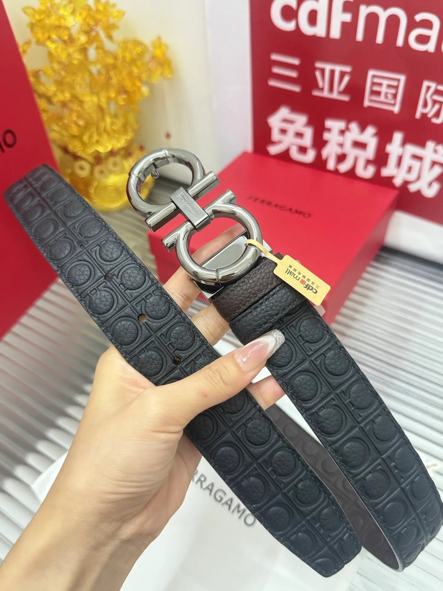 ✅Width: 𝟑.𝟱𝗰𝗺 ❑ 🌎Purchasing genuine goods ❑ Duty-free packaging Salvatore Ferragamo ❑ Supports 𝐍𝐅𝐂 anti-counterfeiting identification · Integrated chip identification for plate matching ❗️ ❑ Italy 🇮🇹𝐒𝐢𝐫𝐩 Original imported calfskin, double-sided, cuttable + high-quality pure copper hardware buckle P460