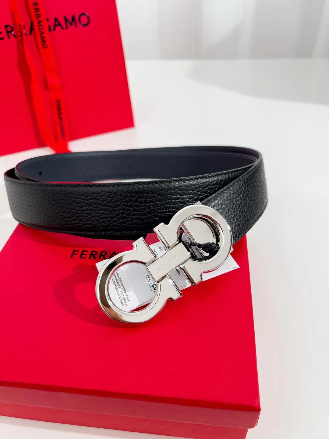 💰440💰Full package💰 💍Purchase-grade Ferragamo⚡️🌹Width 3.5cm, imported first-layer calfskin, double-sided cowhide material⚡️🌹The leather is soft and Q-elastic. Dürkopp's diagonal stitching is exquisite and durable. Good quality goods. Button head: pure copper button (gold, gun color, silver)