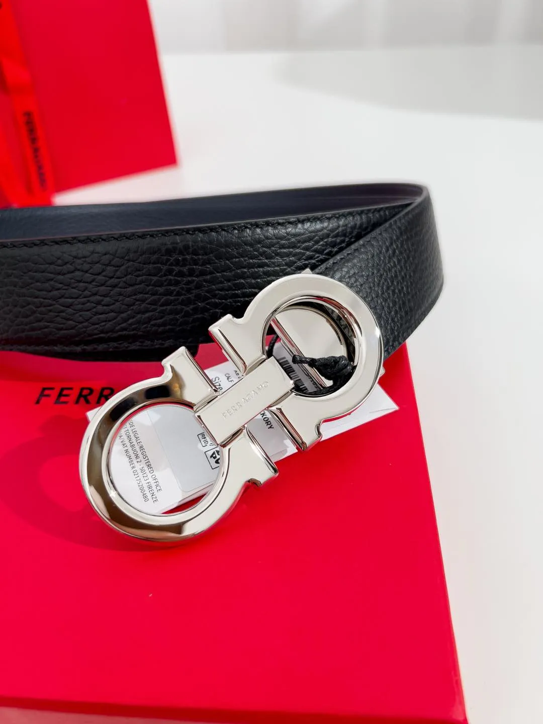 💰440💰Full package💰 💍Purchase-grade Ferragamo⚡️🌹Width 3.5cm, imported first-layer calfskin, double-sided cowhide material⚡️🌹The leather is soft and Q-elastic. Dürkopp's diagonal stitching is exquisite and durable. Good quality goods. Button head: pure copper button (gold, gun color, silver)