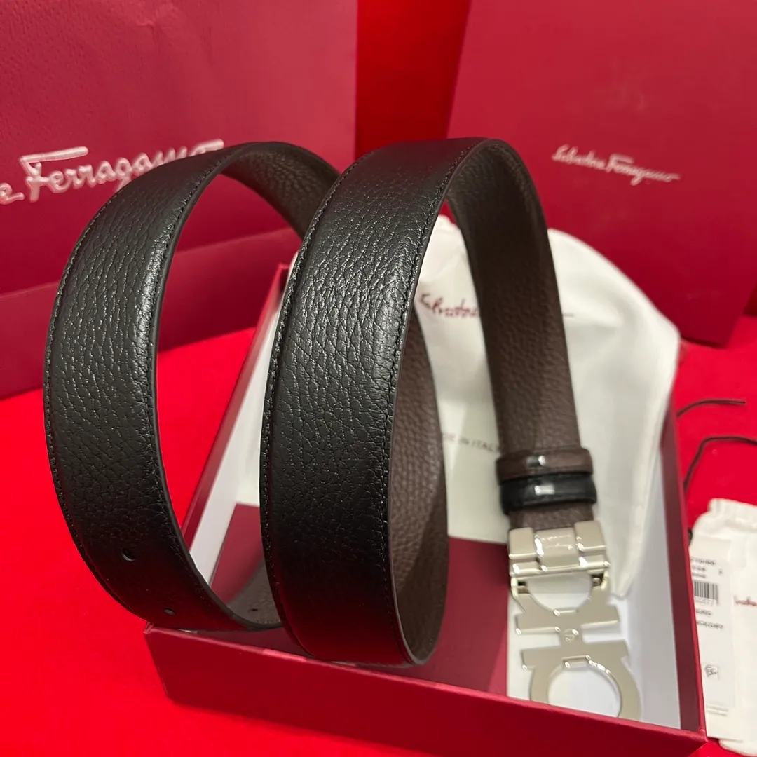 💰440💰Full package💰 💍Purchase level <Ferragamo> Ferragamo⚡️🌹Supports NXP chip scanning⚡️🌹Double-sided Italian imported original lychee pattern Non-market ordinary version Exquisite palladium-plated buckle⚡️🌹Width 35mm The belt is adjustable and can be cut as needed to achieve a slimming effect. Matches the original packaging of the picture