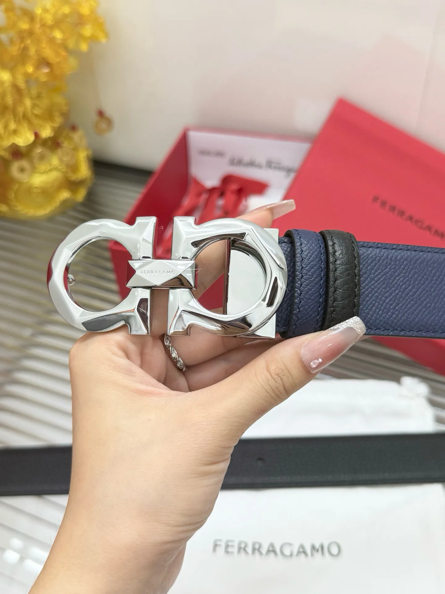 ✅Width: 𝟑.𝟱𝗰𝗺 ❑ Salvatore Ferragamo ❑ Supports 𝐍𝐅𝐂 anti-counterfeiting identification · Integrated chip identification for plate matching ❗️ ❑ Italy 🇮🇹𝐒𝐢𝐫𝐩 Original imported calfskin, double-sided, usable and cutable in length + high-quality pure copper hardware buckle P460 ❑ Genuine quality, small details on the version / exquisite and neat wiring details! ❑ The leather texture is clearly visible and the traces are exposed, restoring the official authentic quality to the greatest extent🔥 ❑ The eye holes are completed in one stamping, clean and neat, without any skin residue or color rendering. The stitching is tight and precise! Hardware polishing and thickening electroplating! ❑ Top quality ✅1:1 mold opening/durable ❑ The overall details are aligned and have curvature. Strict requirements for material selection in version opening · All materials are completely consistent · Fabrics, wiring, and oil edges are meticulously reflected · No leaky details. Original high quality. Special supply channel. "Original quality ۞ Avoid picture piracy 🔍 Low quality ✘ Exclusive real photos"