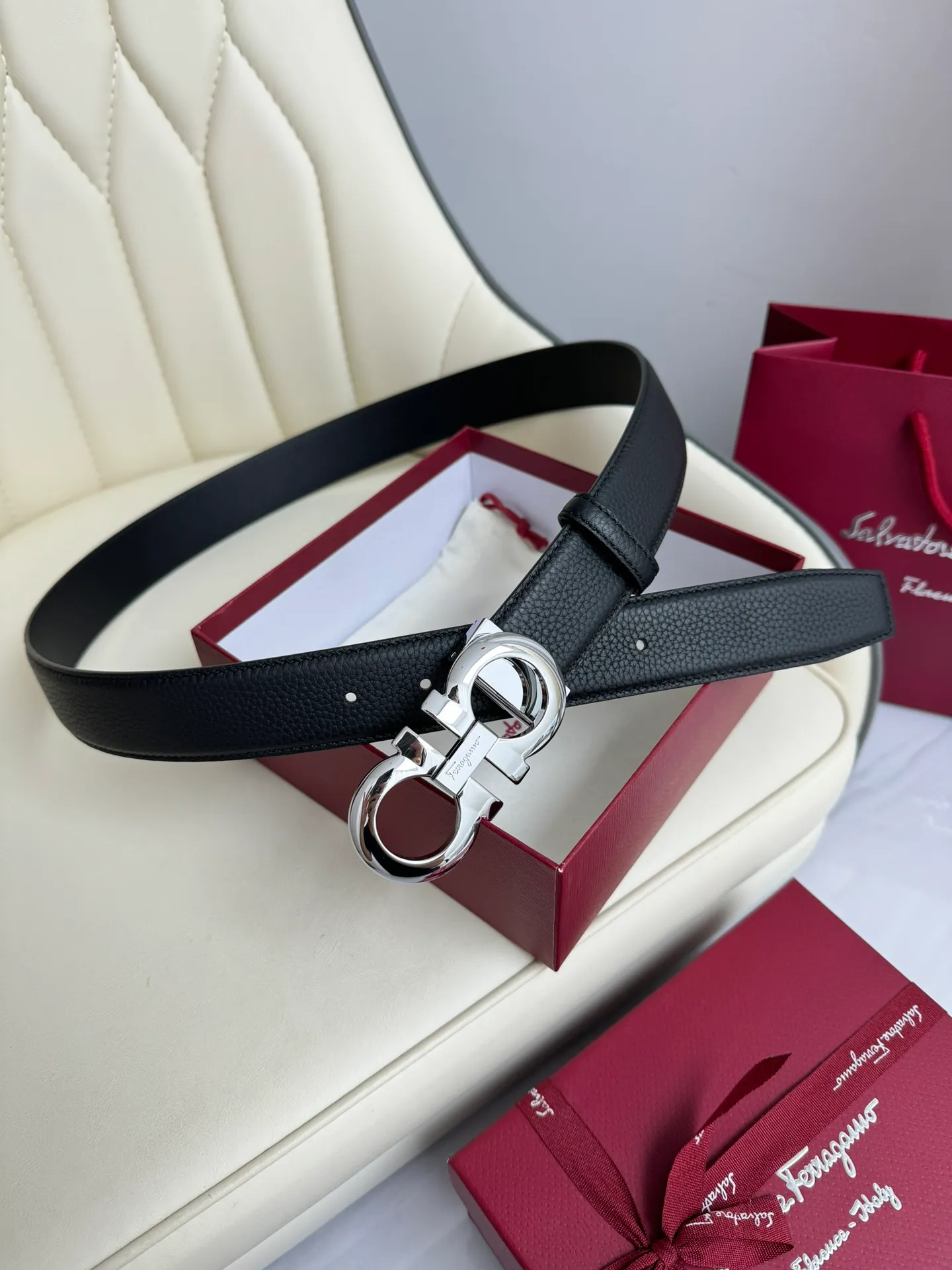💰440💰Full set of packaging💰 💍Purchase-grade Ferragamo Double-sided original imported first-layer cowhide, double-sided use, vacuum electroplated copper buckle, exquisite workmanship, counter quality! Fashionable, casual and versatile items are on sale! Comes with full counter packaging, width 3.5cm