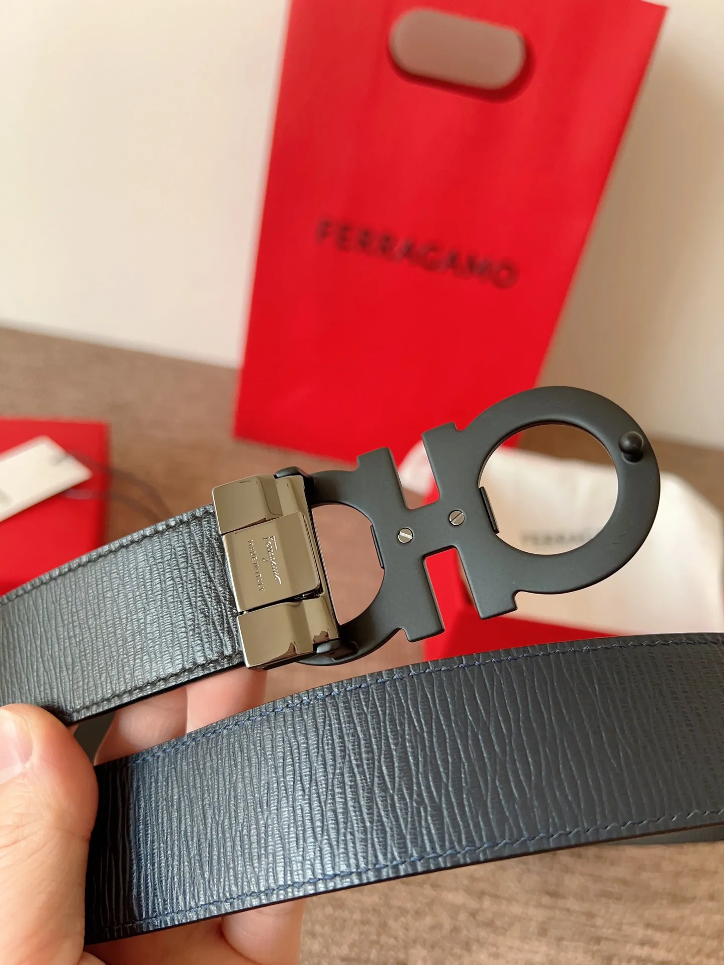 A Ferragamo belt that will never go out of style after several years of use, with original leather, high-quality buckles and brand new packaging. 💰760