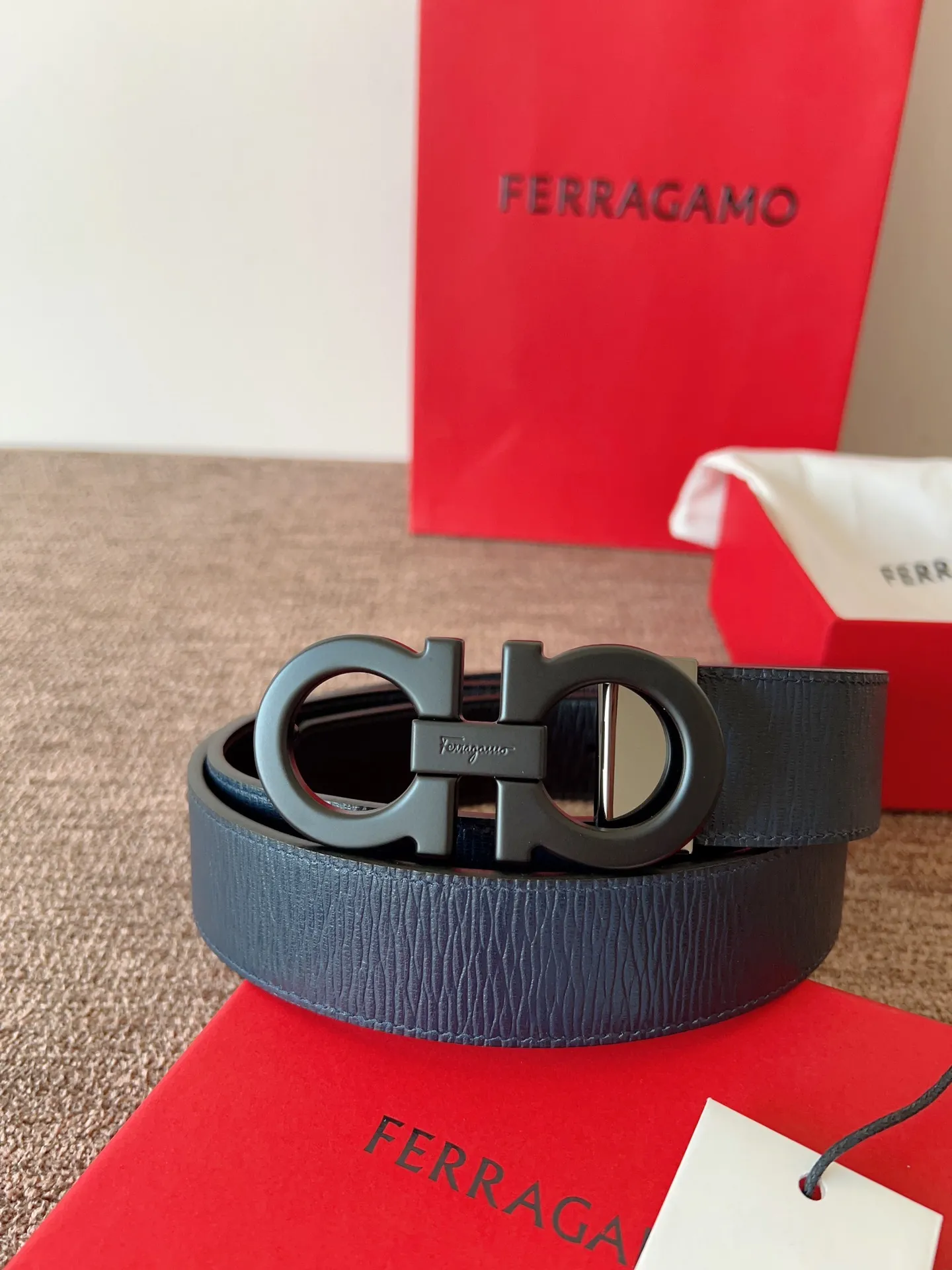 A Ferragamo belt that will never go out of style after several years of use, with original leather, high-quality buckles and brand new packaging. 💰760