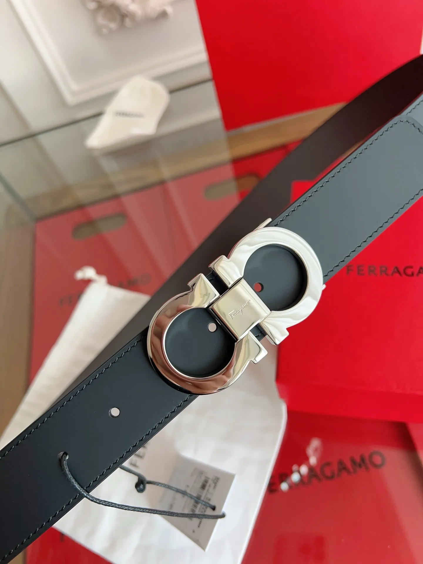 💰440💰Full set of packaging💰 💍Purchase grade Ferragamo 3.5cm original leather. Precision brass hardware upgraded version nfc chip, genuine factory IP plating! Original match