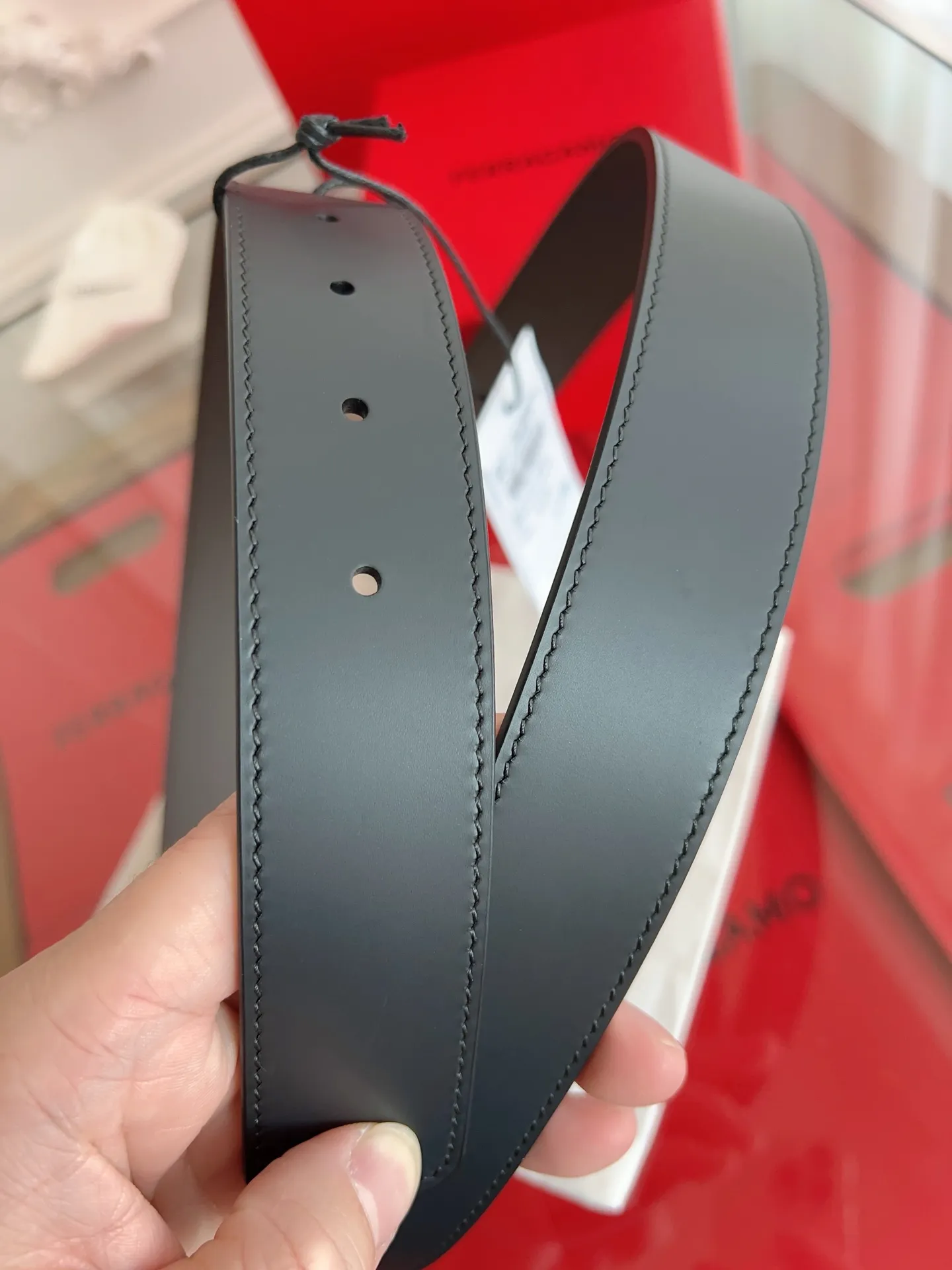 💰440💰Full set of packaging💰 💍Purchase grade Ferragamo 3.5cm original leather. Precision brass hardware upgraded version nfc chip, genuine factory IP plating! Original match