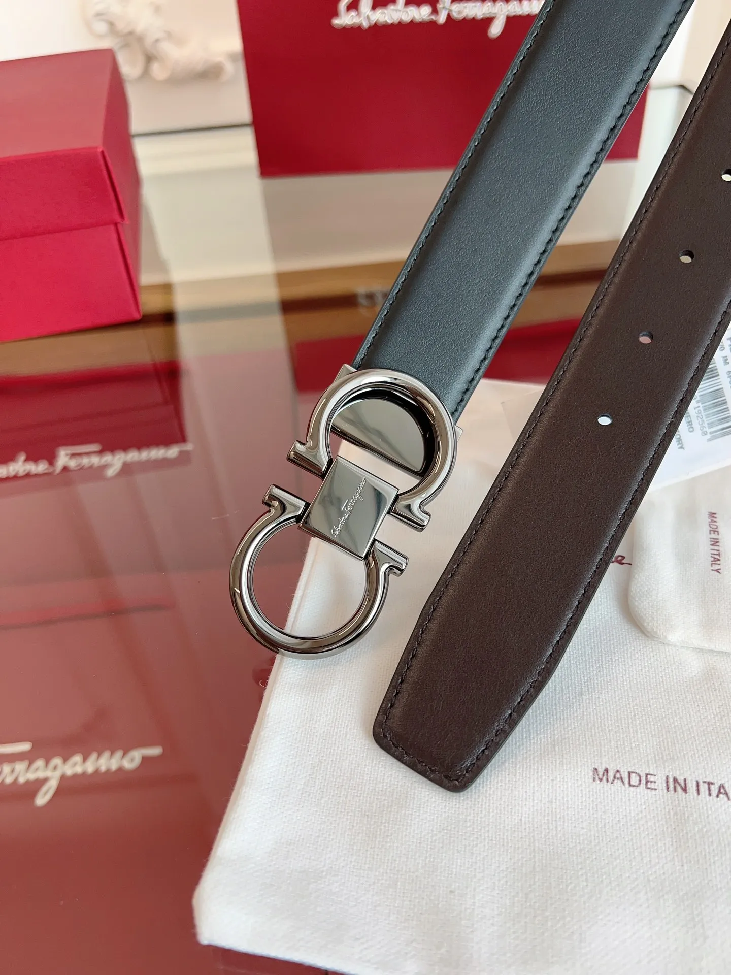 💰440💰Full set of packaging💰 💍Purchase grade Ferragamo 3.5cm original leather. Precision brass hardware upgraded version nfc chip, genuine factory IP plating! Original match