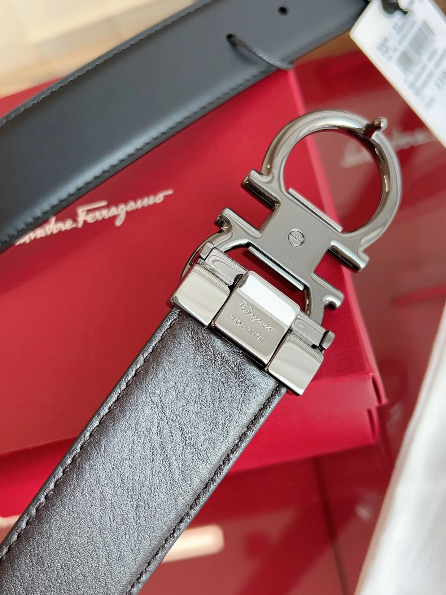 💰440💰Full set of packaging💰 💍Purchase grade Ferragamo 3.5cm original leather. Precision brass hardware upgraded version nfc chip, genuine factory IP plating! Original match