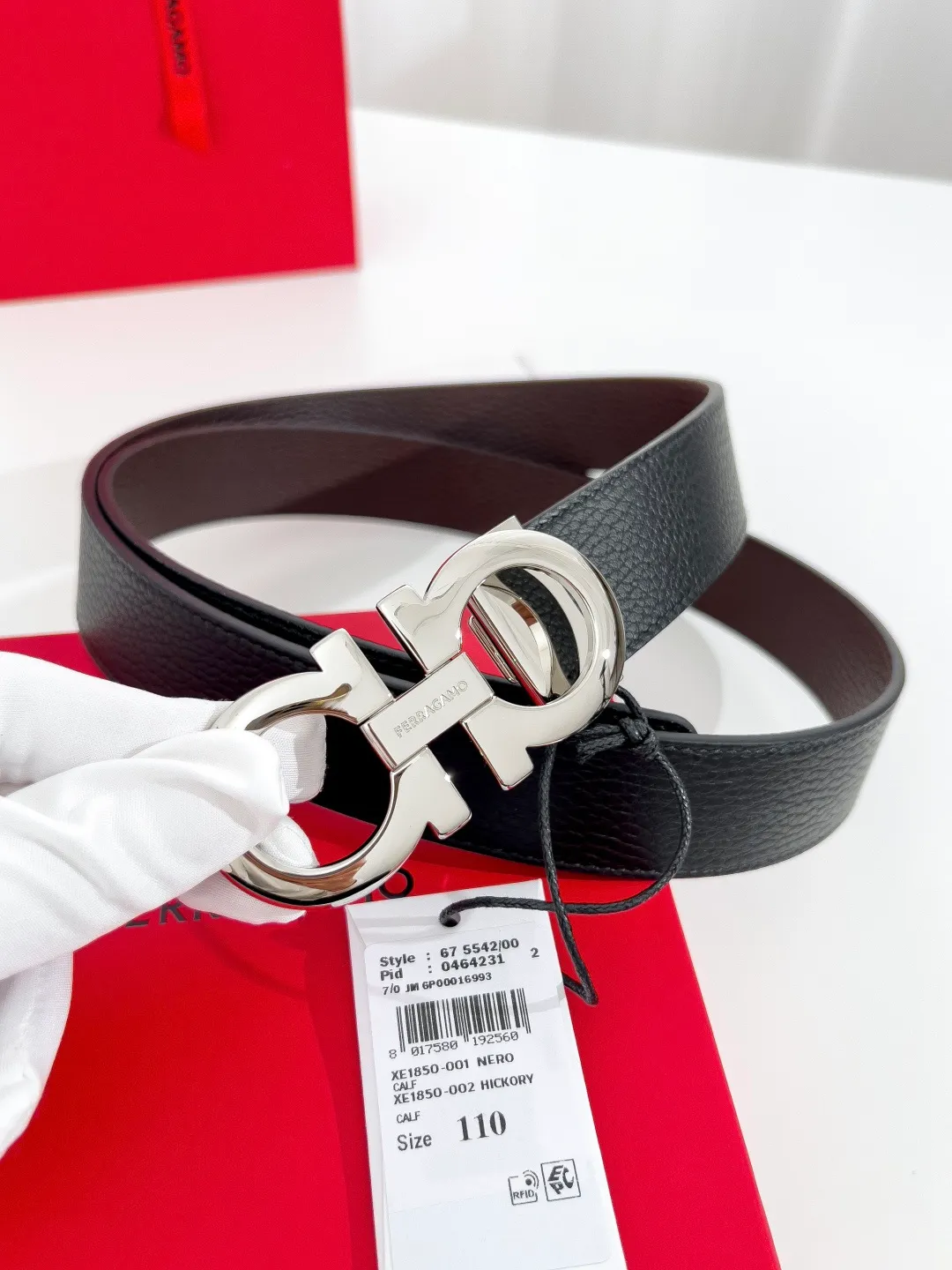 💰440💰Full package💰 💍Purchase-grade Ferragamo⚡️🌹Width 3.5cm, imported first-layer calfskin, double-sided cowhide material⚡️🌹The leather is soft and Q-elastic. Dürkopp's diagonal stitching is exquisite and durable. Good quality goods. Button head: pure copper button (gold, gun color, silver)