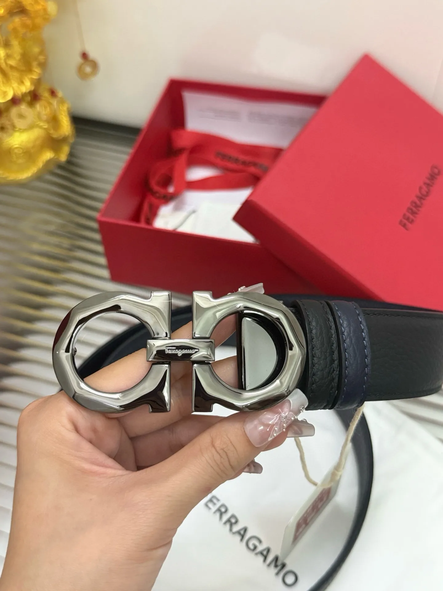 ✅Width: 𝟑.𝟓𝐜𝐦 Salvatore Ferragamo classic ❑ Supports 𝐍𝐅𝐂 anti-counterfeiting identification, integrated chip identification for plate matching Special supply channel✅Italian🇮🇹𝐒𝐢𝐫𝐩Original imported calfskin length can be cut/double-sided can be used❗️❗️Excellent leather, soft and comfortable leather with full grain grains🥰 + high-quality pure copper hardware buckle P460