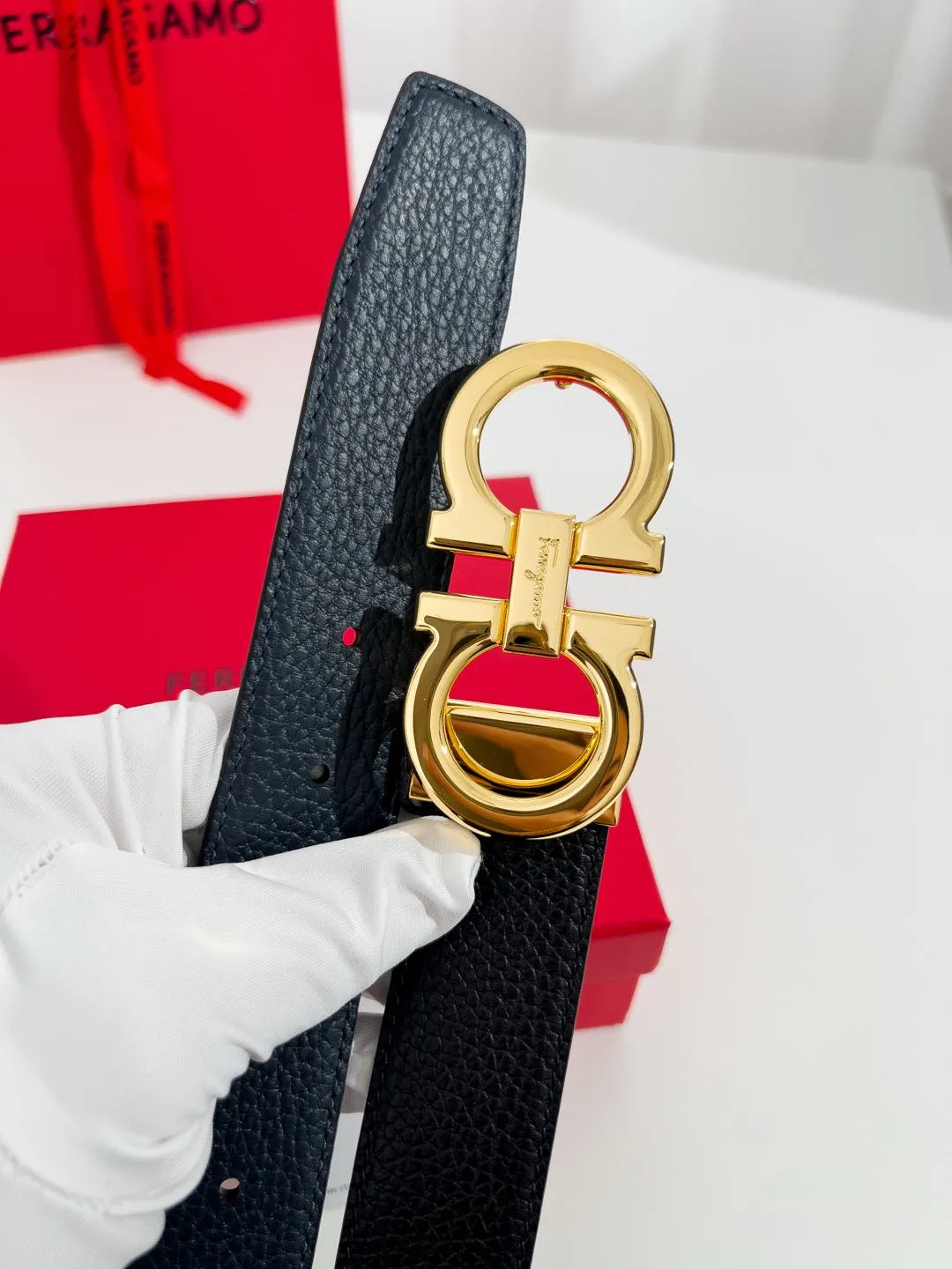 💰440💰Full package💰 💍Purchase-grade Ferragamo⚡️🌹Width 3.5cm, imported first-layer calfskin, double-sided cowhide material⚡️🌹The leather is soft and Q-elastic. Dürkopp's diagonal stitching is exquisite and durable. Good quality goods. Button head: pure copper button (gold, gun color, silver)