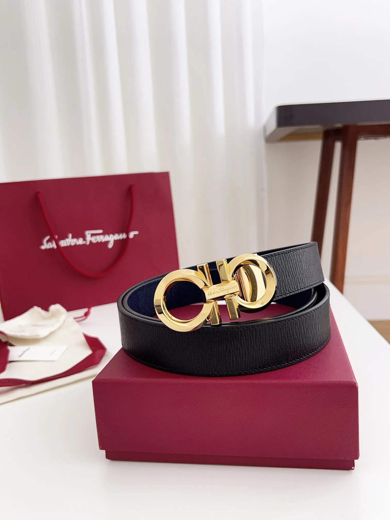 💰440💰Full package💰 💍Purchasing agent Ferragamo⚡️🌹Width 3.5cm, imported first-layer calfskin, double-sided cowhide material, soft and Q-elastic. Dürkopp's diagonal stitching is exquisite and durable. Good quality goods. Button head: pure copper buckle (gold, gun color, silver) Size: 100-125cm Packaging: full set of packaging