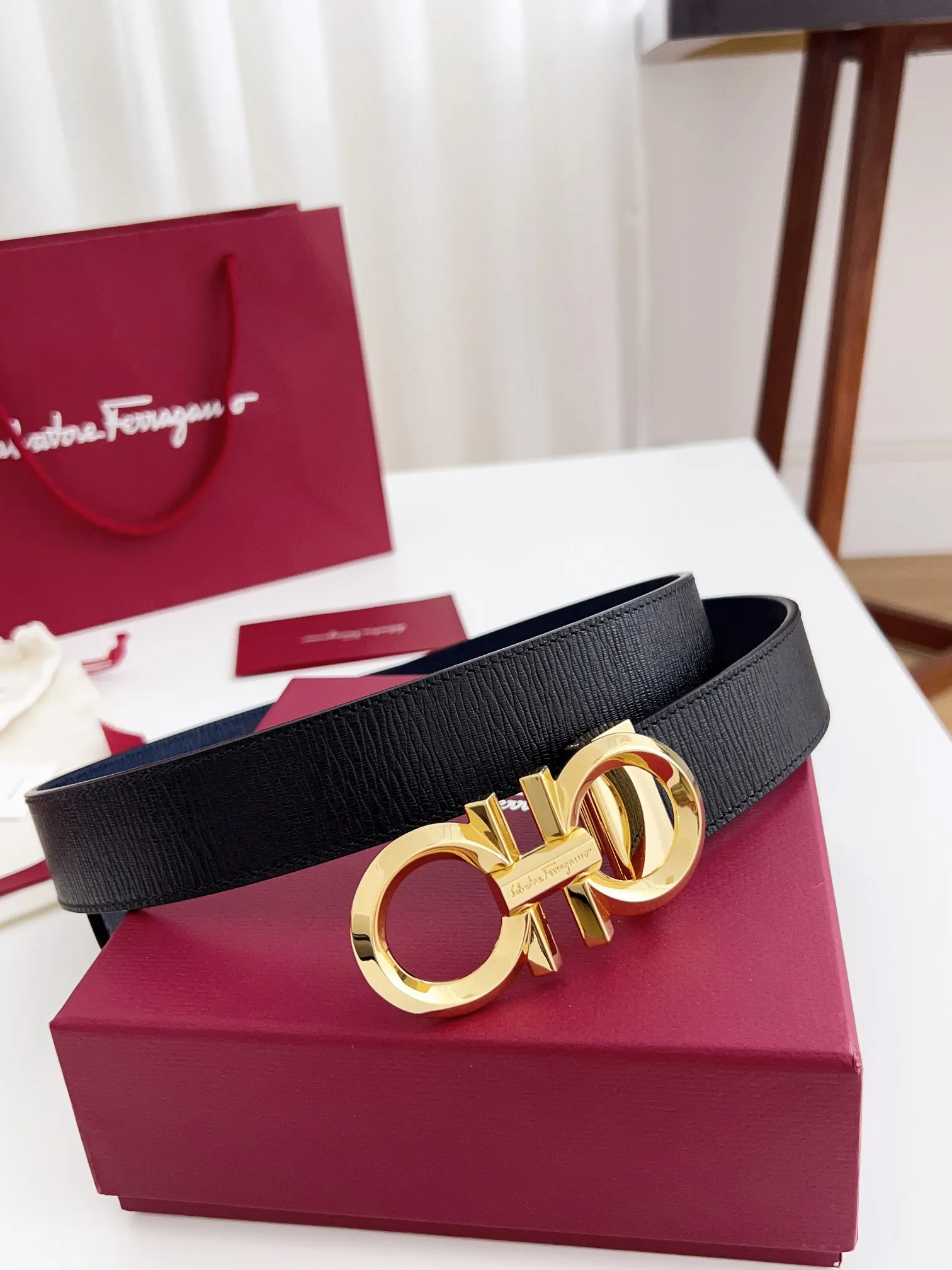 💰440💰Full package💰 💍Purchasing agent Ferragamo⚡️🌹Width 3.5cm, imported first-layer calfskin, double-sided cowhide material, soft and Q-elastic. Dürkopp's diagonal stitching is exquisite and durable. Good quality goods. Button head: pure copper buckle (gold, gun color, silver) Size: 100-125cm Packaging: full set of packaging