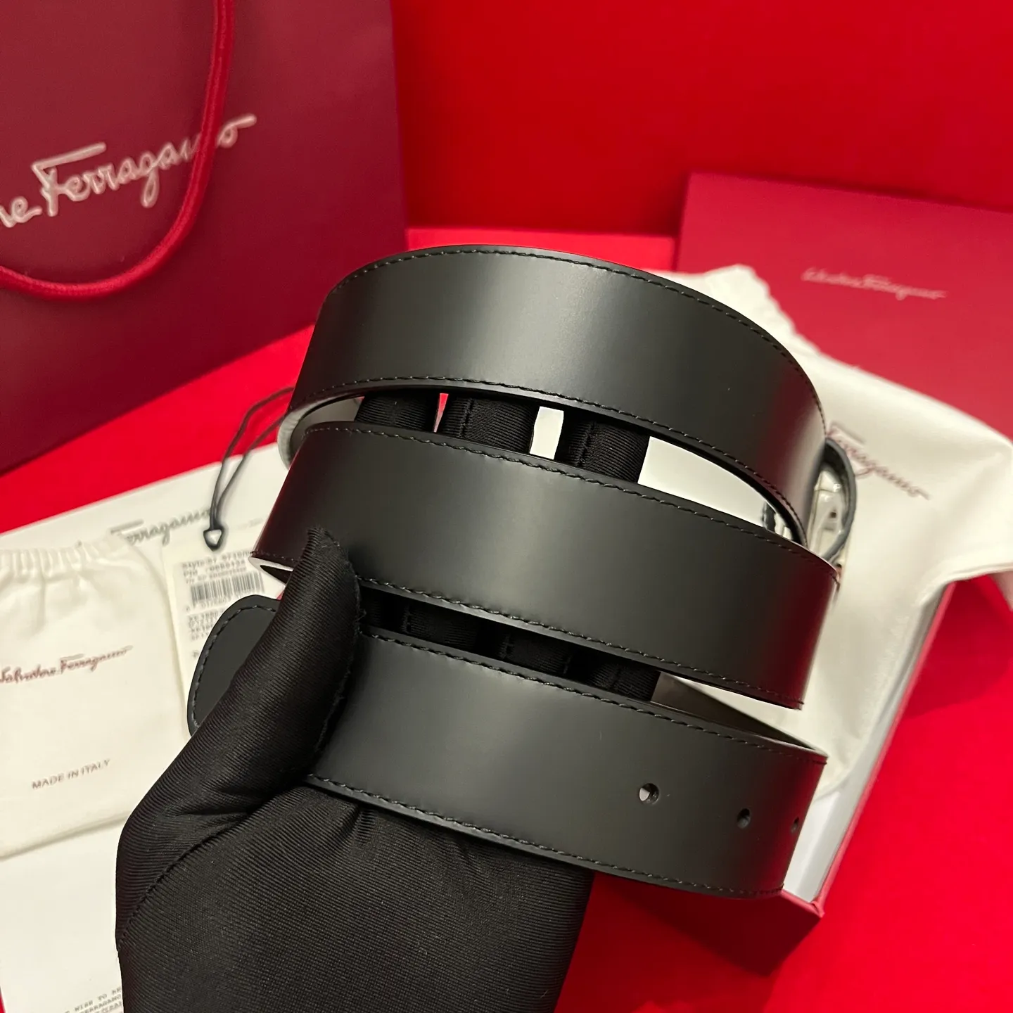 💰440💰Full package💰 💍Purchasing-grade Ferragamo Double-sided Italian imported original black matching☕️New quality palladium-plated buckle Width 3.5cm Double-sided usable The belt is adjustable and can be cut as needed to achieve a slim fit