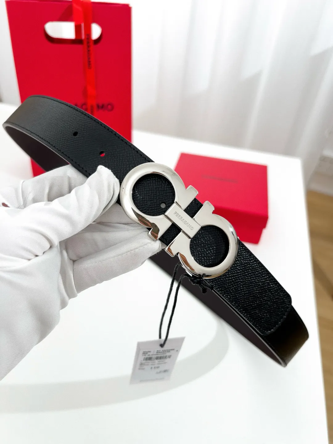 💰440💰Full package💰 💍Purchase-grade Ferragamo⚡️🌹Width 3.5cm, imported first-layer calfskin, double-sided cowhide material⚡️🌹The leather is soft and Q-elastic. Dürkopp's diagonal stitching is exquisite and durable. Good quality goods. Button head: pure copper button (gold, gun color, silver)