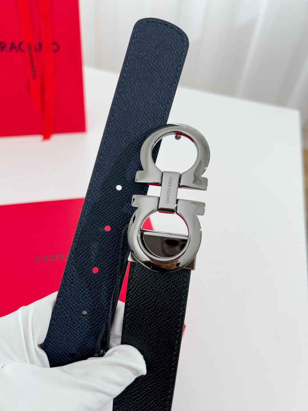 💰440💰Full package💰 💍Purchase-grade Ferragamo⚡️🌹Width 3.5cm, imported first-layer calfskin, double-sided cowhide material⚡️🌹The leather is soft and Q-elastic. Dürkopp's diagonal stitching is exquisite and durable. Good quality goods. Button head: pure copper button (gold, gun color, silver)