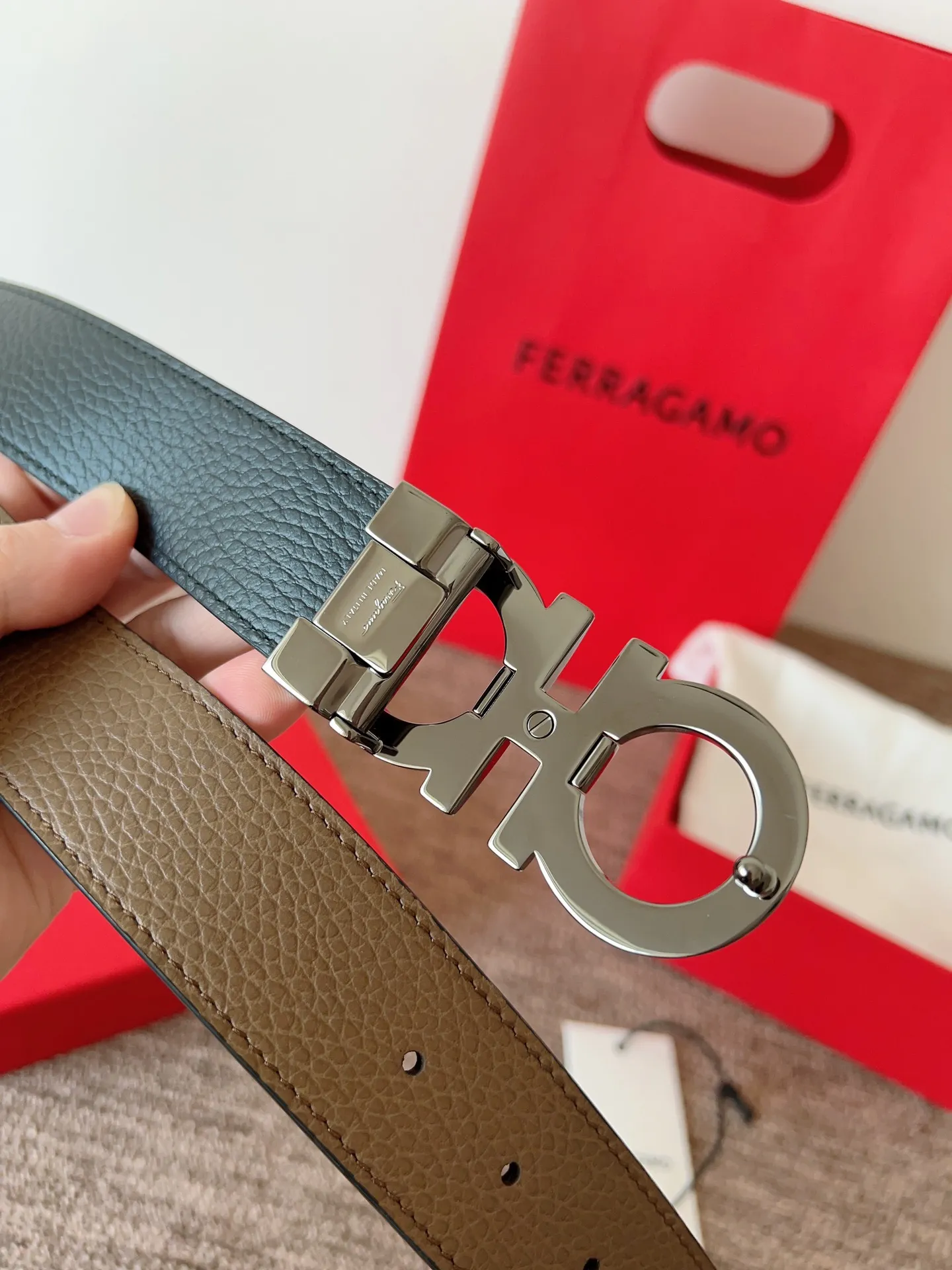 A Ferragamo belt that will never go out of style after several years of use, with original leather, high-quality buckles and brand new packaging. 💰760