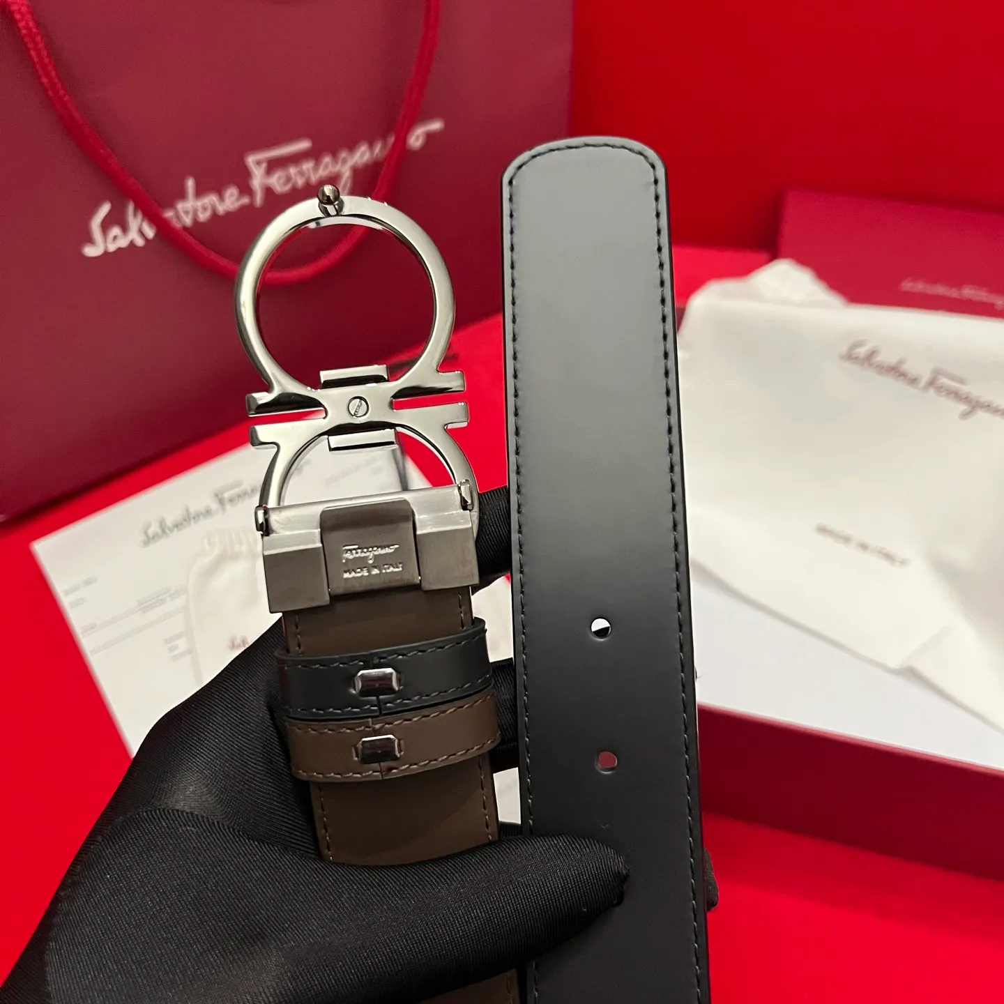 💰440💰Full package💰 💍Purchasing-grade Ferragamo Double-sided Italian imported original black matching☕️New quality palladium-plated buckle Width 3.5cm Double-sided usable The belt is adjustable and can be cut as needed to achieve a slim fit