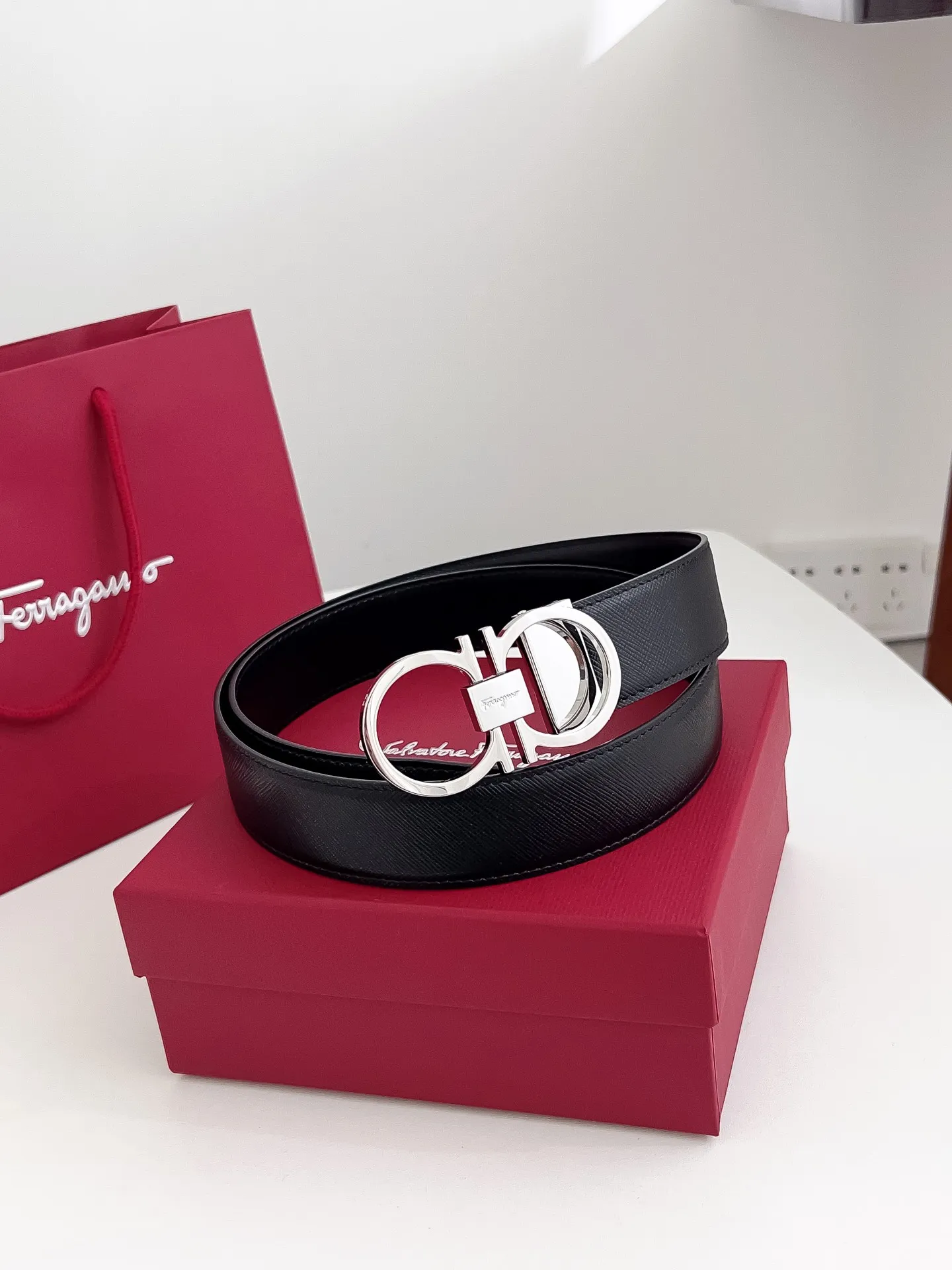 💰440💰Full package💰 💍Purchasing-grade Ferragamo Width 3.5cm Imported first-layer calfskin, double-sided cowhide material, soft and Q-elastic leather. Dürkopp's oblique stitching is exquisite and durable. Good quality goods.