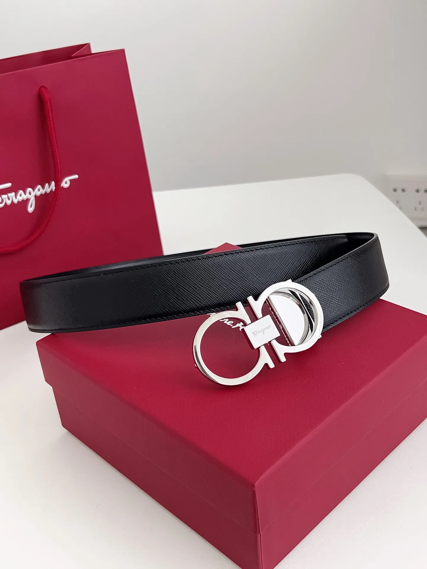 💰440💰Full package💰 💍Purchasing-grade Ferragamo Width 3.5cm Imported first-layer calfskin, double-sided cowhide material, soft and Q-elastic leather. Dürkopp's oblique stitching is exquisite and durable. Good quality goods.