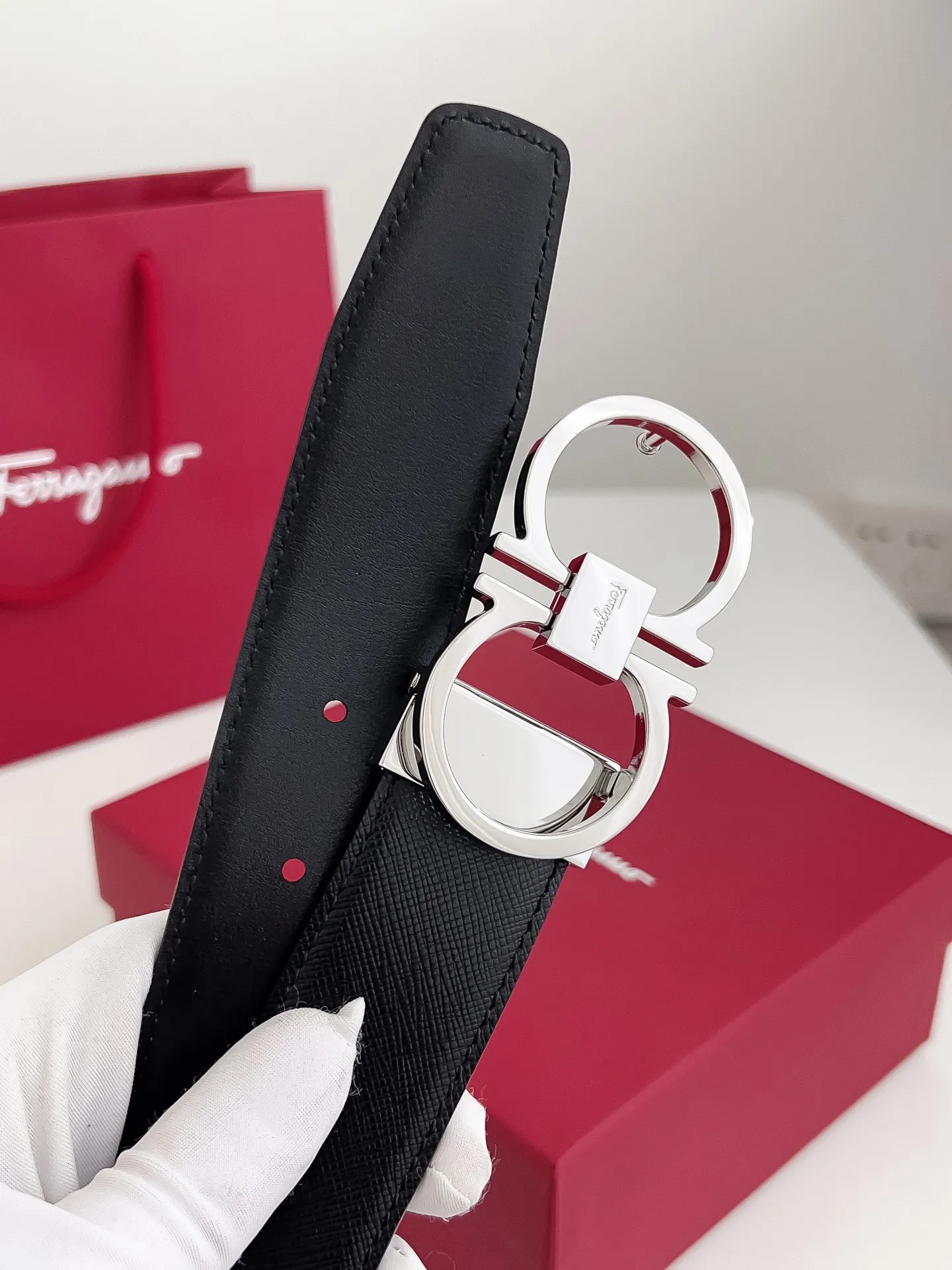 💰440💰Full package💰 💍Purchasing-grade Ferragamo Width 3.5cm Imported first-layer calfskin, double-sided cowhide material, soft and Q-elastic leather. Dürkopp's oblique stitching is exquisite and durable. Good quality goods.