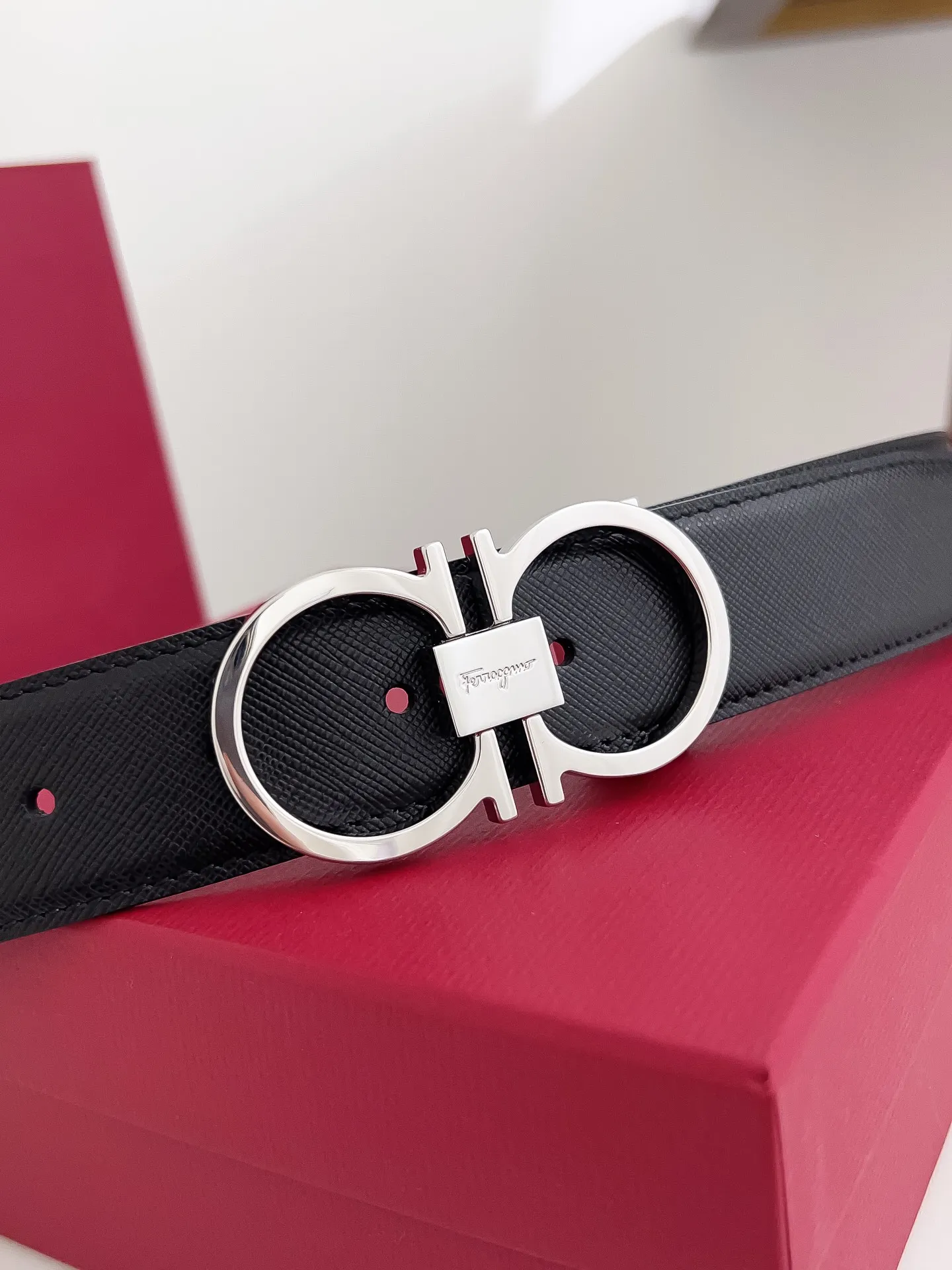 💰440💰Full package💰 💍Purchasing-grade Ferragamo Width 3.5cm Imported first-layer calfskin, double-sided cowhide material, soft and Q-elastic leather. Dürkopp's oblique stitching is exquisite and durable. Good quality goods.