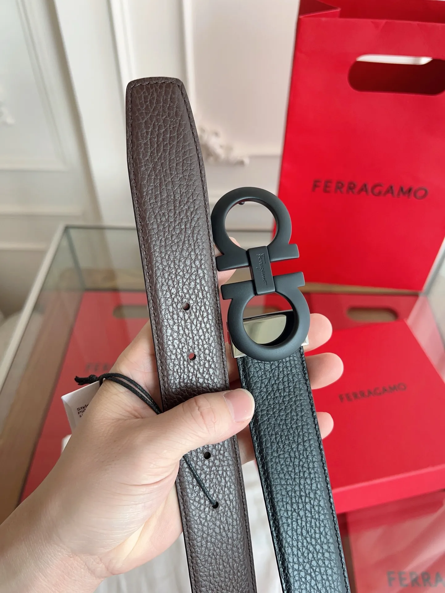 💰440💰Full set of packaging💰 💍Purchase grade Ferragamo 3.5cm original leather. Precision brass hardware upgraded version nfc chip, genuine factory IP plating! Original match