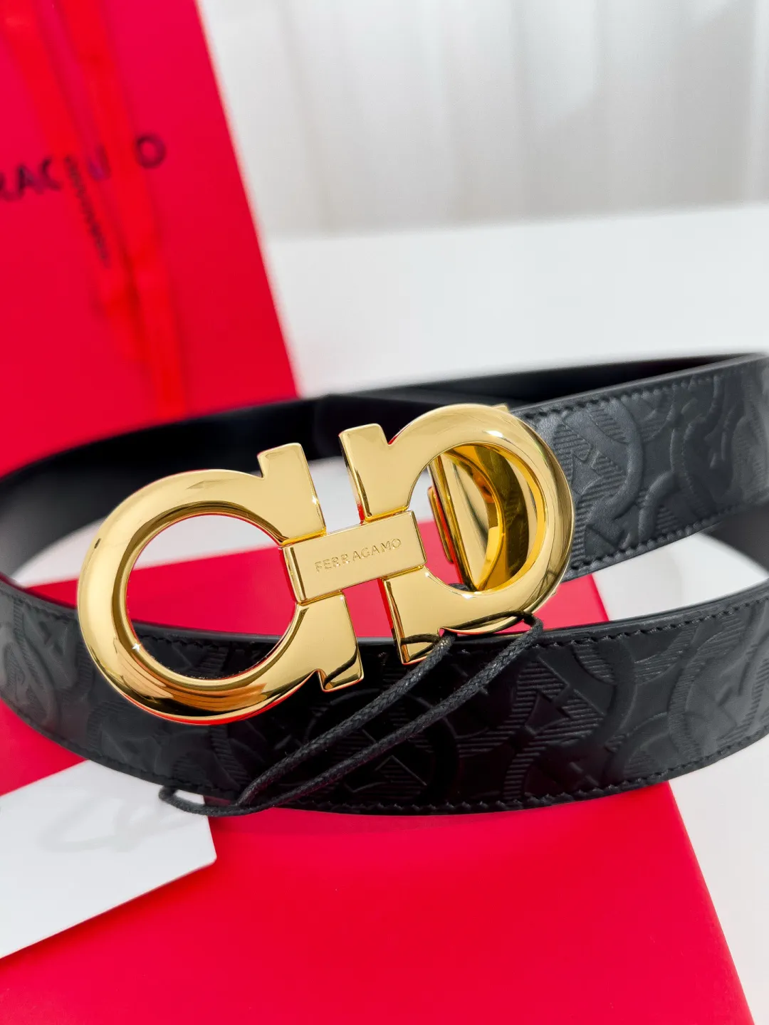 💰460💰Full package💰 💍Purchase-grade Ferragamo⚡️🌹Width 3.5cm, imported first-layer calfskin, double-sided cowhide material⚡️🌹The leather is soft and Q-elastic. Dürkopp's diagonal stitching is exquisite and durable. Good quality goods. Button head: pure copper button (gold, gun color, silver)