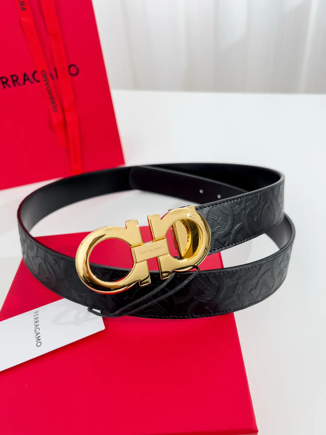 💰460💰Full package💰 💍Purchase-grade Ferragamo⚡️🌹Width 3.5cm, imported first-layer calfskin, double-sided cowhide material⚡️🌹The leather is soft and Q-elastic. Dürkopp's diagonal stitching is exquisite and durable. Good quality goods. Button head: pure copper button (gold, gun color, silver)