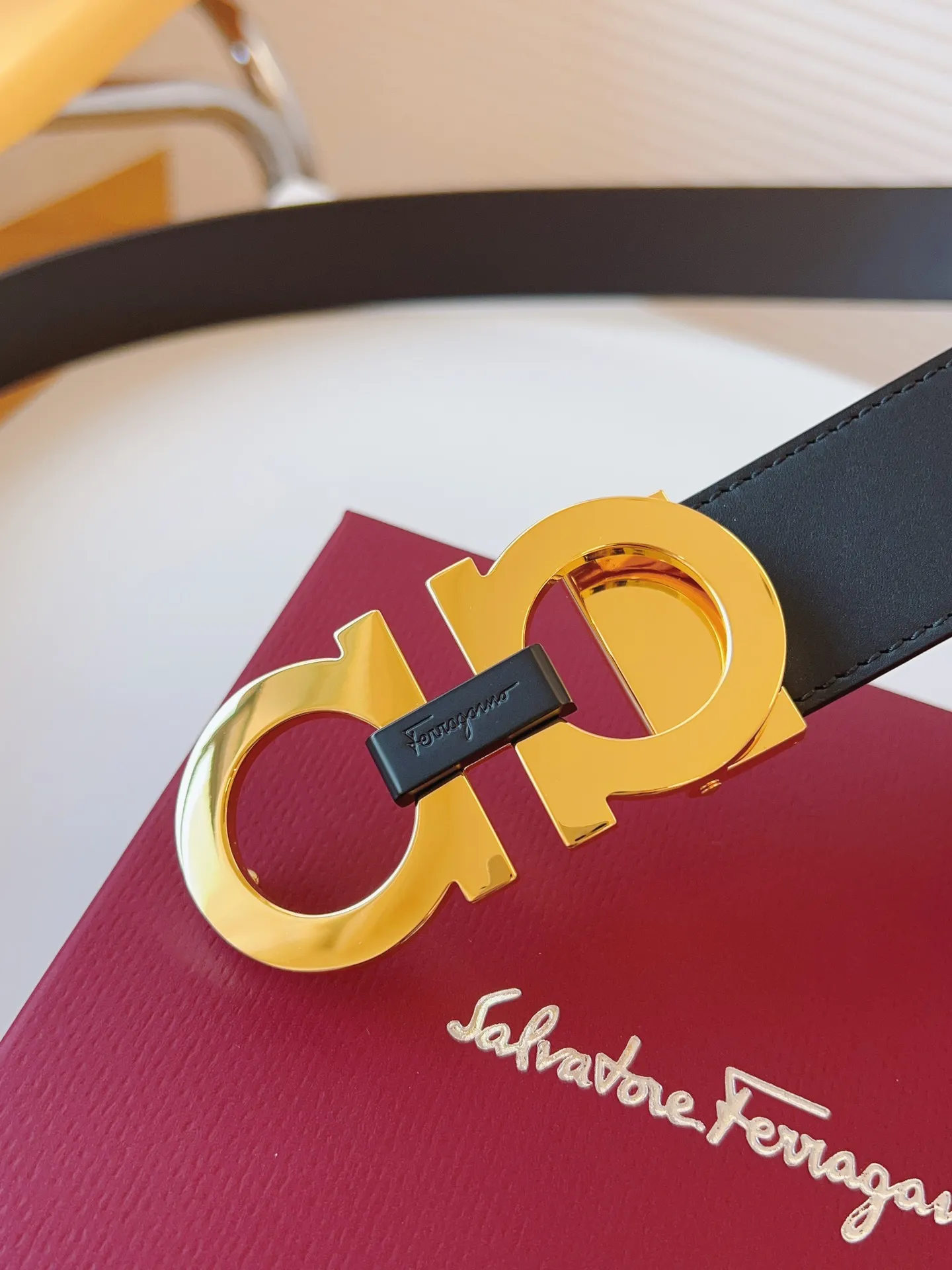 💰440💰Full package💰 💍Purchase level Ferragamo This double-sided belt is fashionable and versatile, and is an indispensable men's accessory. It reinterprets the classic style with fine leather. It is made of selected high-quality cowhide and decorated with classic Gancini buckles to add finishing touch; the length is adjustable to achieve a tailor-made slimming effect and flexibly interpret various styles. Belt width 3.5cm