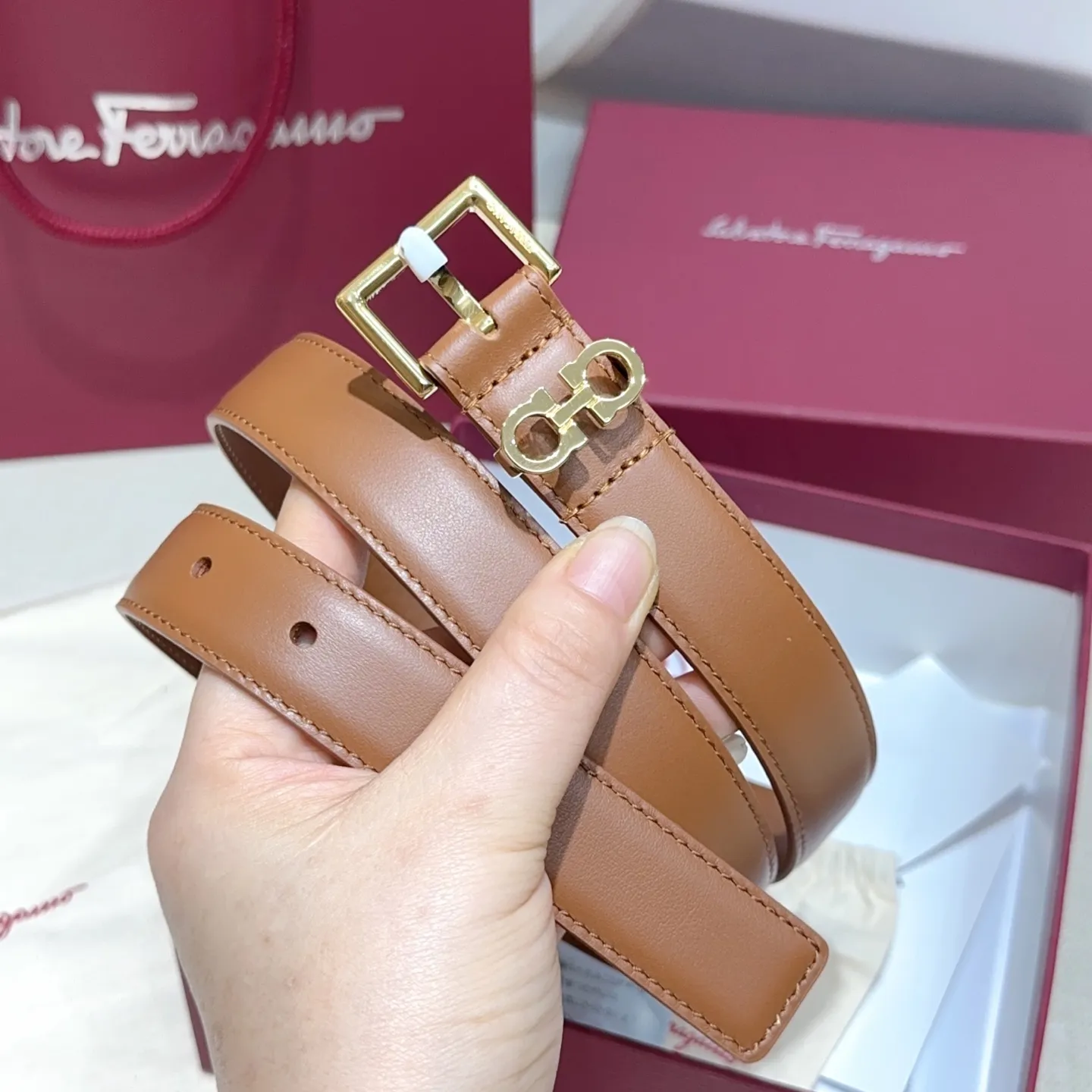 💰460💰Full set of packaging💰 💍Purchase level Ferragamo⚡️🌹Women's belt Width 2.5cm Double-sided first layer imported cowhide Copper five-pin buckle Original mold customization Length 75-105 Euro