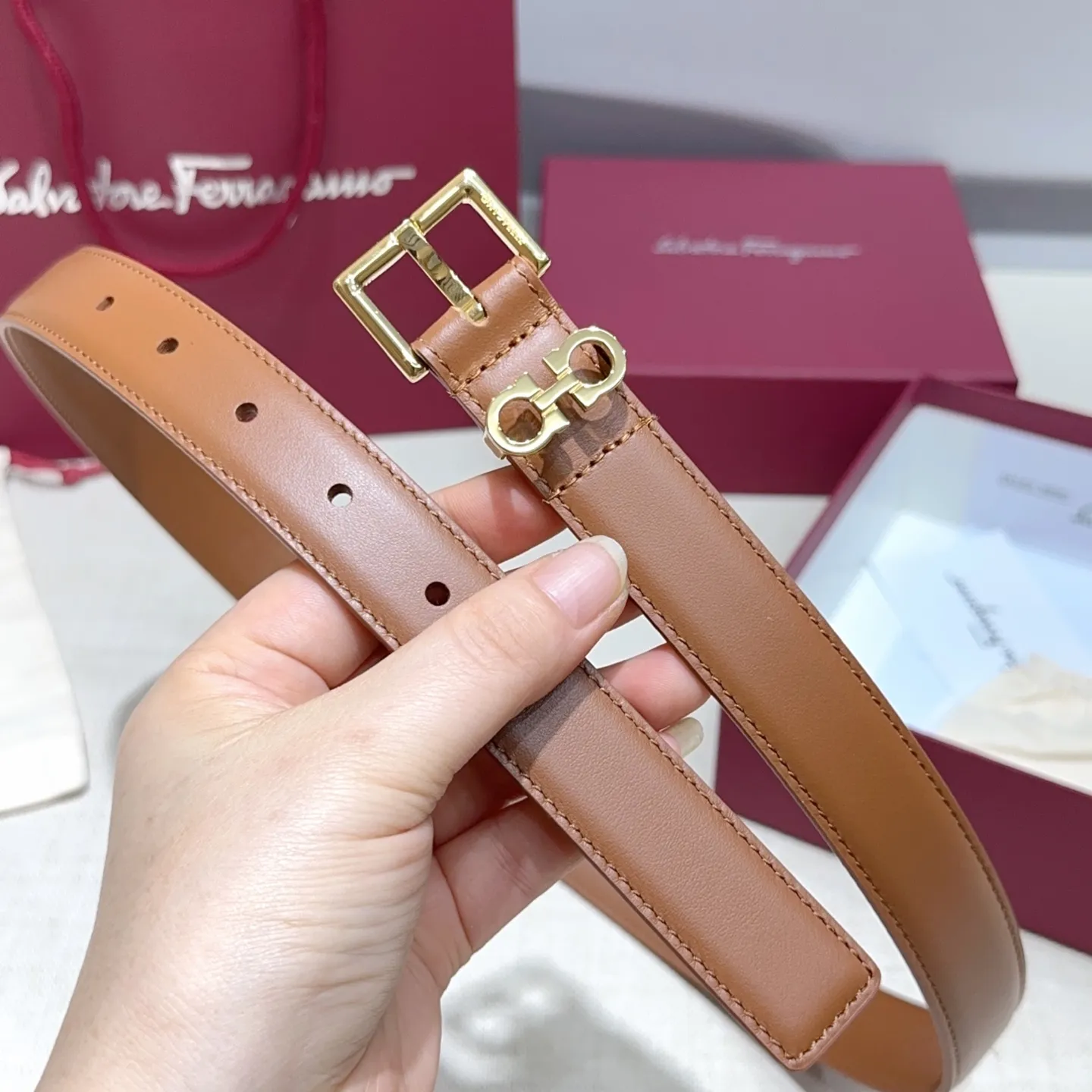 💰460💰Full set of packaging💰 💍Purchase level Ferragamo⚡️🌹Women's belt Width 2.5cm Double-sided first layer imported cowhide Copper five-pin buckle Original mold customization Length 75-105 Euro