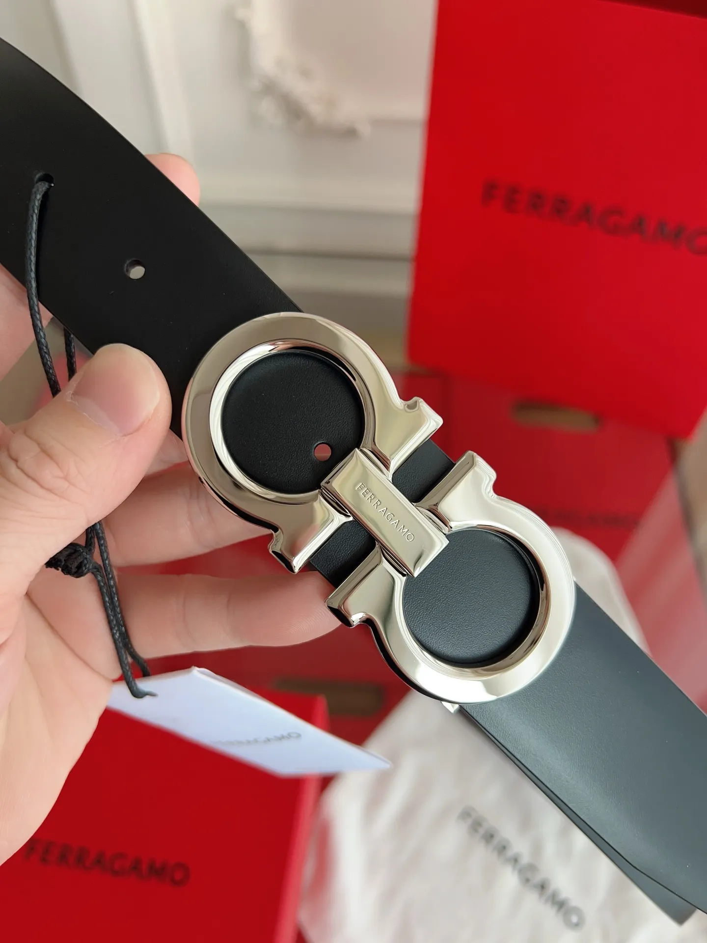 💰440💰Full set of packaging💰 💍Purchase grade Ferragamo 3.5cm original leather. Precision brass hardware upgraded version nfc chip, genuine factory IP plating! Original match