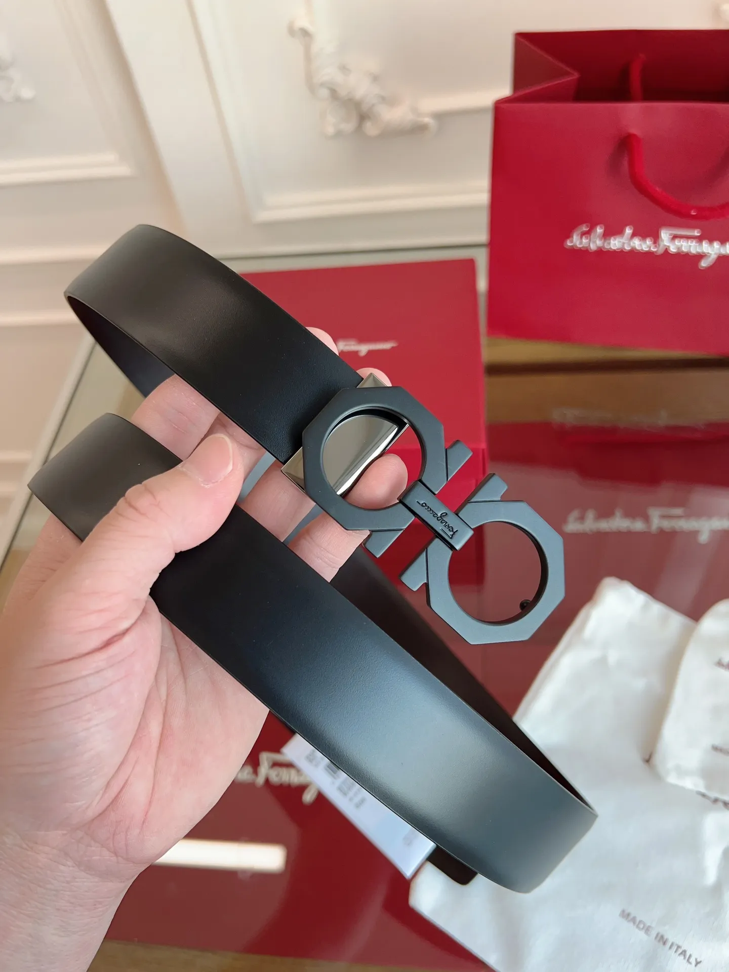 💰440💰Full set of packaging💰 💍Purchase grade Ferragamo 3.5cm original leather. Precision brass hardware upgraded version nfc chip, genuine factory IP plating! Original match