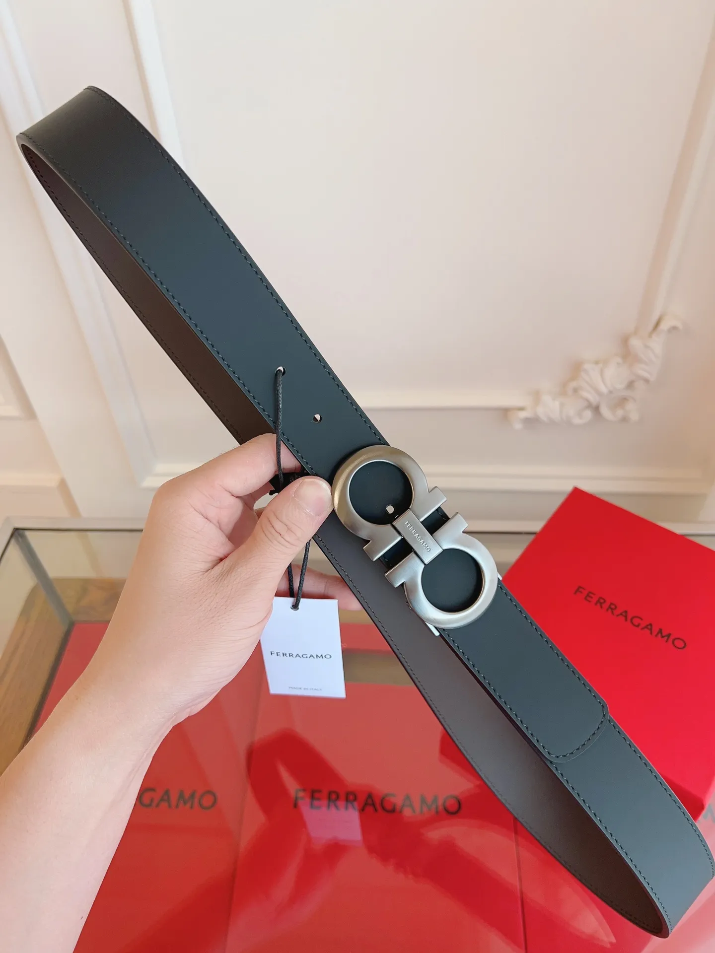 💰440💰Full set of packaging💰 💍Purchase grade Ferragamo 3.5cm original leather. Precision brass hardware upgraded version nfc chip, genuine factory IP plating! Original match