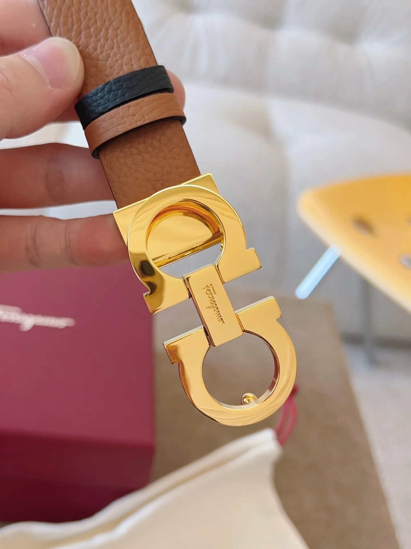💰440💰Full package💰 💍Purchasing agent Ferragamo⚡️The 2.5cm width belt is made of first-grain cow leather. It is flexible and versatile and shows feminine femininity.⚡️The slim belt is matched with the classic Gancini buckle opening and closing⚡️Double-sided. The length can be adjusted to suit the waistline.