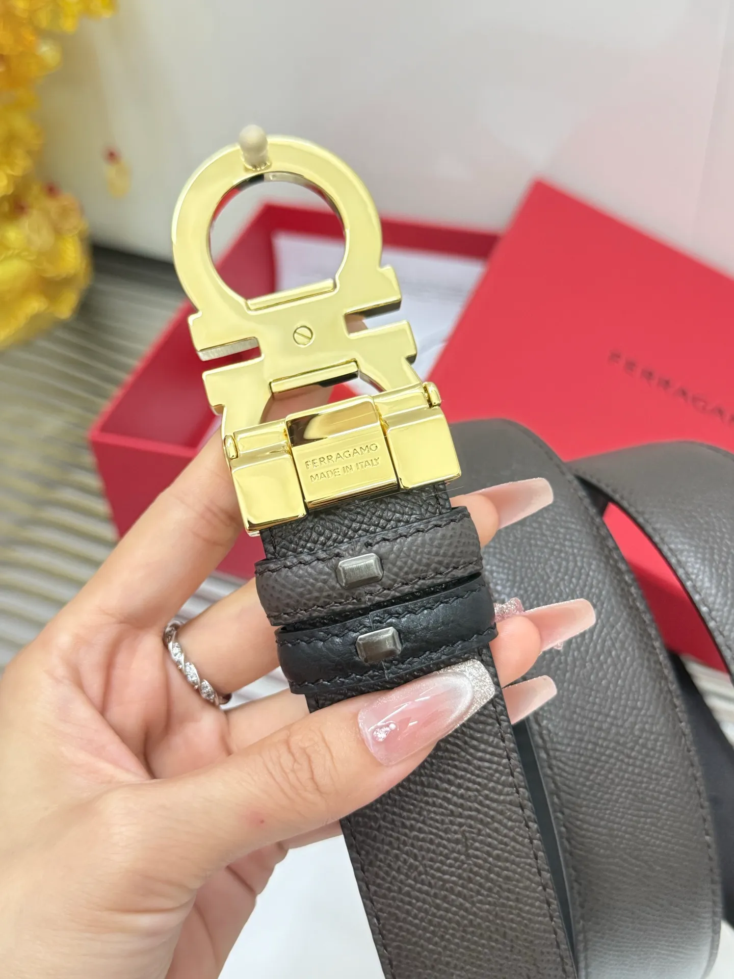 ✅Width: 𝟑.𝟱𝗰𝗺 ❑ 🌎Purchasing genuine goods ❑ Duty-free packaging Salvatore Ferragamo ❑ Supports 𝐍𝐅𝐂 anti-counterfeiting identification · Integrated chip identification for plate matching ❗️ ❑ Italian 🇮🇹𝐒𝐢𝐫𝐩 Original imported calfskin, double-sided, usable and cutable in length + high-quality pure copper hardware buckle P460 ❑ Genuine quality Small details in alignment / neat wiring details Pursue high quality Perfect high-end customers must buy ✔ ❑ The overall details are aligned with curvature Strict requirements for material selection for opening and opening · All materials are completely consistent · The fabrics, wiring, and oil edges are meticulously reflected, and there are no leaky details. Original factory high quality and special supply channels. ❑ The leather texture is clearly visible and the traces are exposed, restoring the official authentic quality to the greatest extent 🔥 ❑ Top quality ✅Avoid the risk of later breakage 🌿 ❑ 『One-year warranty, replace broken parts with new ones』 ❑ The eye holes are completed in one stamping, clean and neat, without any skin residue or color rendering. The stitching is tight and precise. "Original quality ۞ Avoid picture piracy 🔍 Low quality ✘ Exclusive real photos"