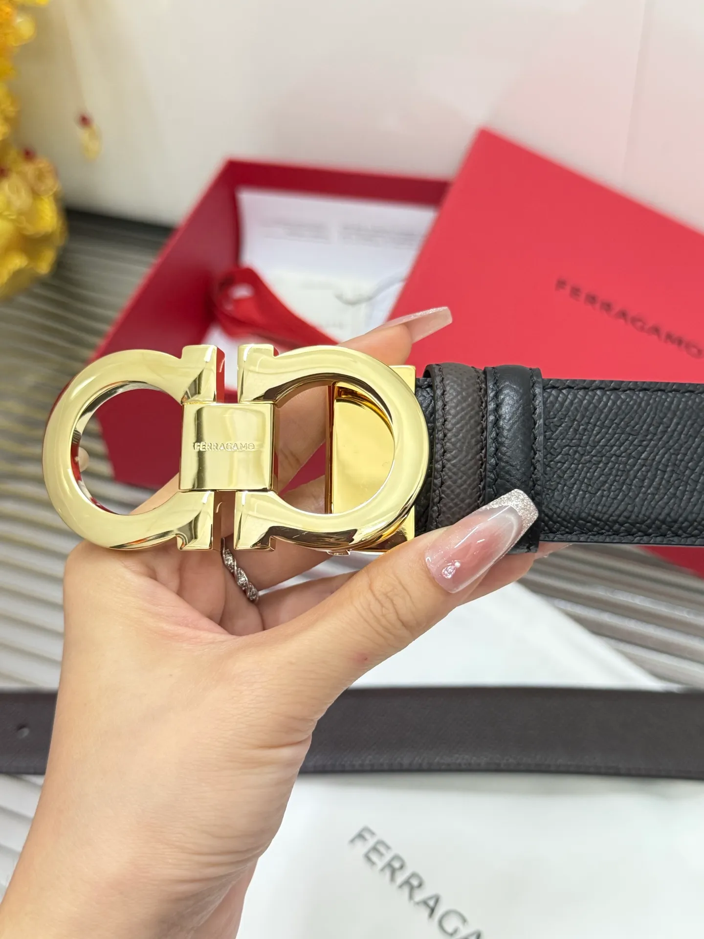 ✅Width: 𝟑.𝟱𝗰𝗺 ❑ 🌎Purchasing genuine goods ❑ Duty-free packaging Salvatore Ferragamo ❑ Supports 𝐍𝐅𝐂 anti-counterfeiting identification · Integrated chip identification for plate matching ❗️ ❑ Italian 🇮🇹𝐒𝐢𝐫𝐩 Original imported calfskin, double-sided, usable and cutable in length + high-quality pure copper hardware buckle P460 ❑ Genuine quality Small details in alignment / neat wiring details Pursue high quality Perfect high-end customers must buy ✔ ❑ The overall details are aligned with curvature Strict requirements for material selection for opening and opening · All materials are completely consistent · The fabrics, wiring, and oil edges are meticulously reflected, and there are no leaky details. Original factory high quality and special supply channels. ❑ The leather texture is clearly visible and the traces are exposed, restoring the official authentic quality to the greatest extent 🔥 ❑ Top quality ✅Avoid the risk of later breakage 🌿 ❑ 『One-year warranty, replace broken parts with new ones』 ❑ The eye holes are completed in one stamping, clean and neat, without any skin residue or color rendering. The stitching is tight and precise. "Original quality ۞ Avoid picture piracy 🔍 Low quality ✘ Exclusive real photos"