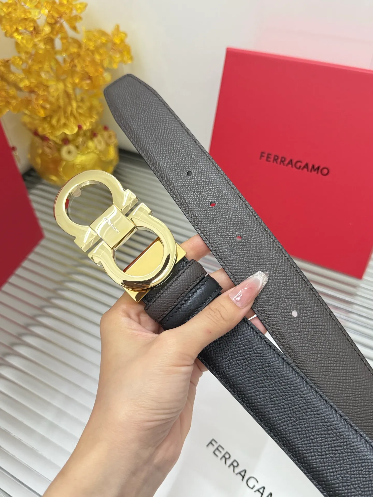 ✅Width: 𝟑.𝟱𝗰𝗺 ❑ 🌎Purchasing genuine goods ❑ Duty-free packaging Salvatore Ferragamo ❑ Supports 𝐍𝐅𝐂 anti-counterfeiting identification · Integrated chip identification for plate matching ❗️ ❑ Italian 🇮🇹𝐒𝐢𝐫𝐩 Original imported calfskin, double-sided, usable and cutable in length + high-quality pure copper hardware buckle P460 ❑ Genuine quality Small details in alignment / neat wiring details Pursue high quality Perfect high-end customers must buy ✔ ❑ The overall details are aligned with curvature Strict requirements for material selection for opening and opening · All materials are completely consistent · The fabrics, wiring, and oil edges are meticulously reflected, and there are no leaky details. Original factory high quality and special supply channels. ❑ The leather texture is clearly visible and the traces are exposed, restoring the official authentic quality to the greatest extent 🔥 ❑ Top quality ✅Avoid the risk of later breakage 🌿 ❑ 『One-year warranty, replace broken parts with new ones』 ❑ The eye holes are completed in one stamping, clean and neat, without any skin residue or color rendering. The stitching is tight and precise. "Original quality ۞ Avoid picture piracy 🔍 Low quality ✘ Exclusive real photos"
