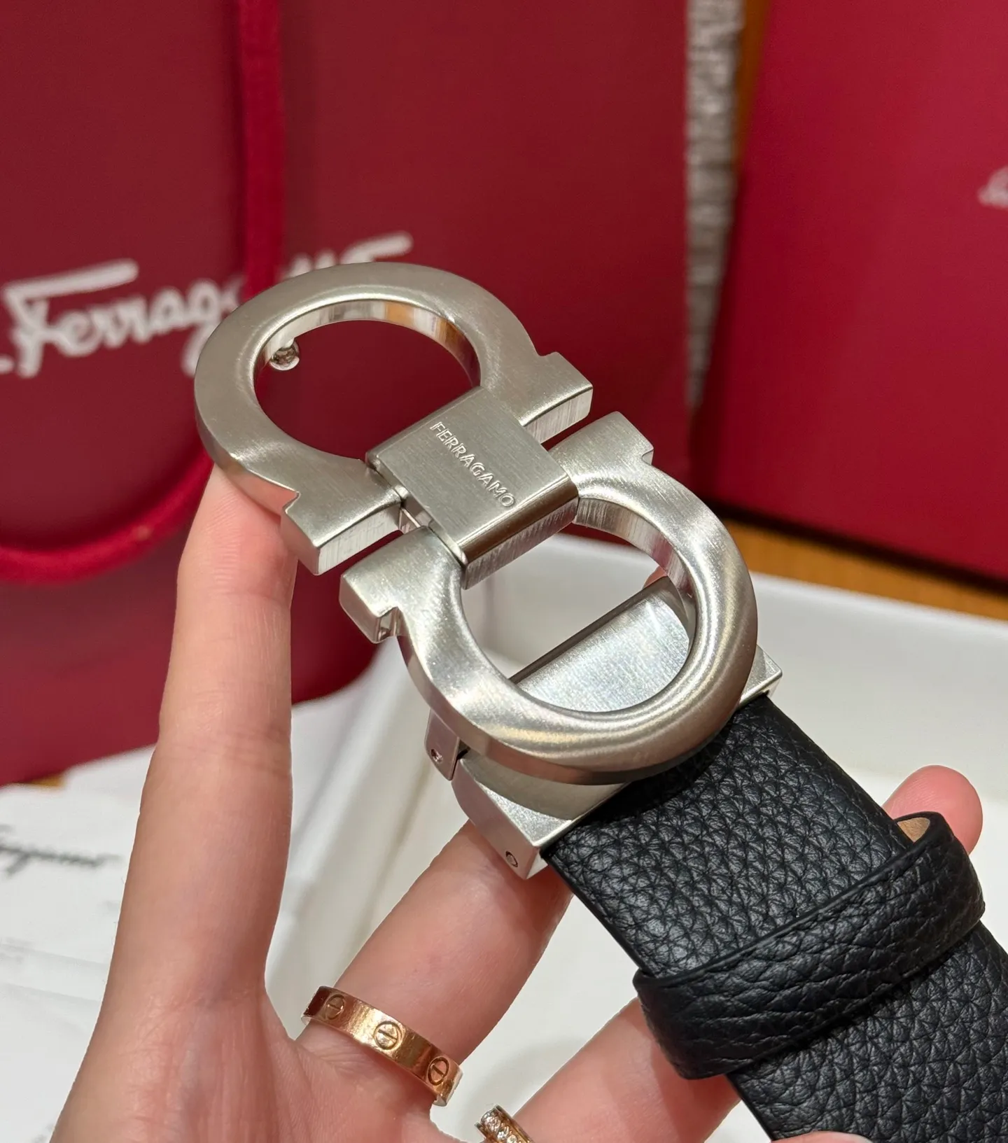 💰440💰Complete package💰 💍Purchase-grade Ferragamo⚡️🌹Double-sided Italian imported original black matching☕️New high-quality palladium-plated buckle Width 35mm Double-sided usable The belt is adjustable and can be cut as needed to achieve a slimming effect