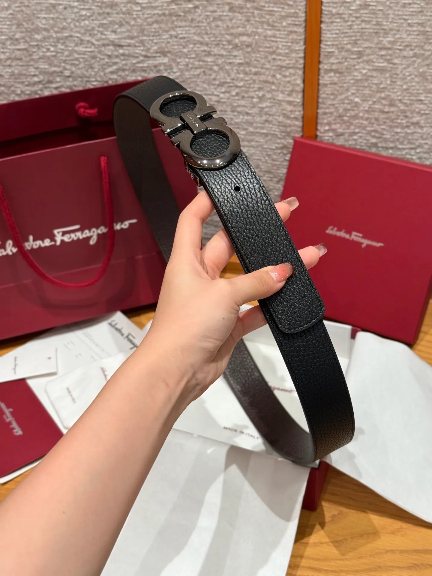 💰440💰Complete package💰 💍Purchase-grade Ferragamo⚡️🌹Double-sided Italian imported original black matching☕️New high-quality palladium-plated buckle Width 35mm Double-sided usable The belt is adjustable and can be cut as needed to achieve a slimming effect