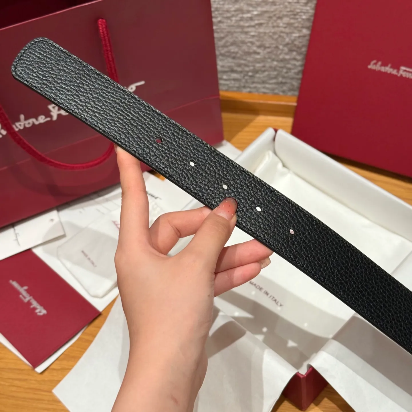 💰440💰Complete package💰 💍Purchase-grade Ferragamo⚡️🌹Double-sided Italian imported original black matching☕️New high-quality palladium-plated buckle Width 35mm Double-sided usable The belt is adjustable and can be cut as needed to achieve a slimming effect