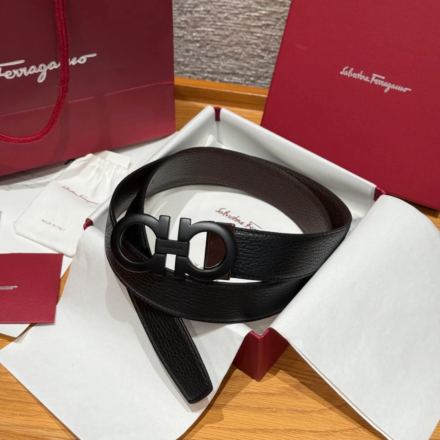 💰440💰Complete package💰 💍Purchase-grade Ferragamo⚡️🌹Double-sided Italian imported original black matching☕️New high-quality palladium-plated buckle Width 35mm Double-sided usable The belt is adjustable and can be cut as needed to achieve a slimming effect